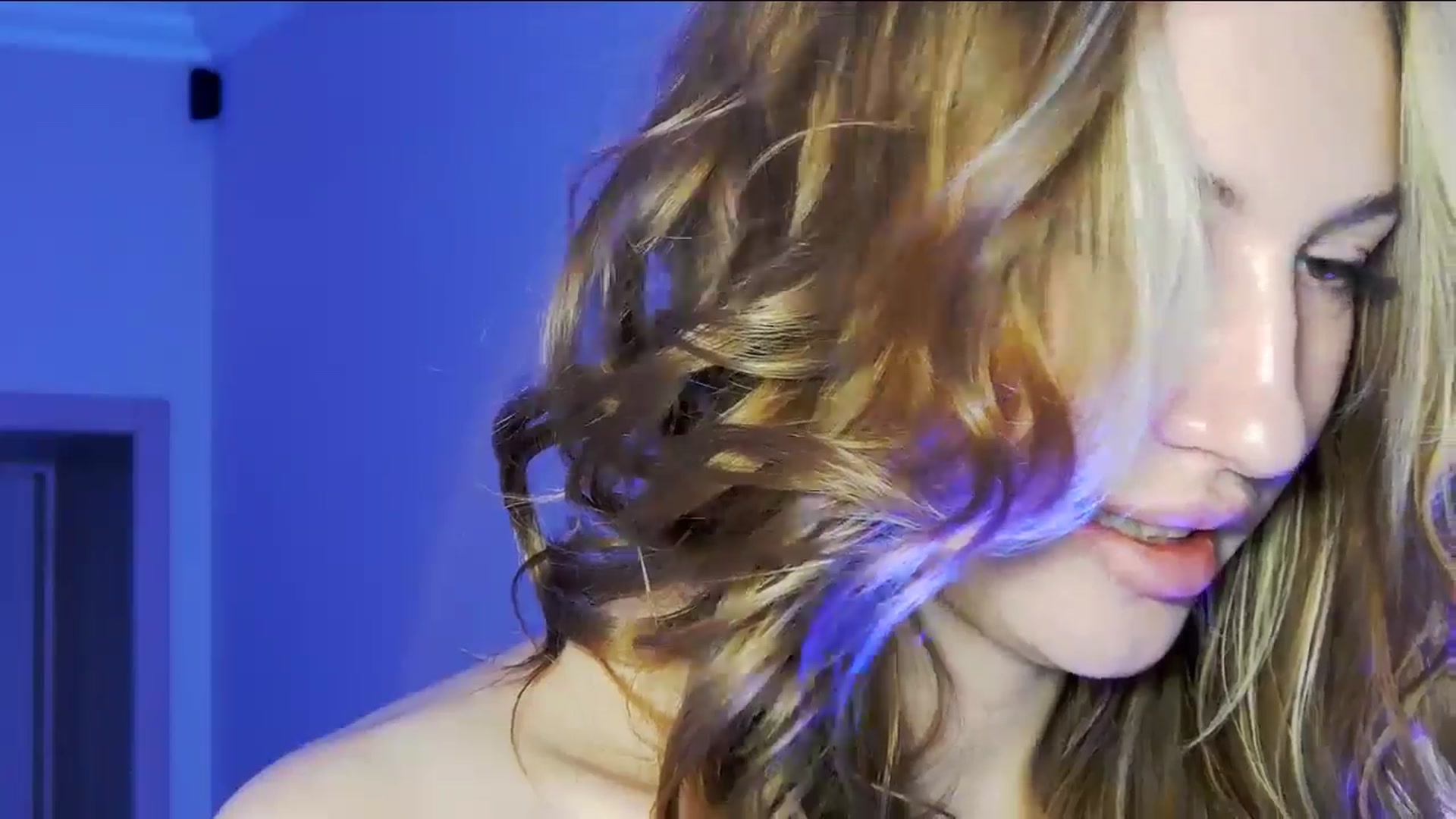 Gallery image thumbnail from LovelyGin's myfreecams stream on, 10/21/2025, 16:57 image 18 of 20