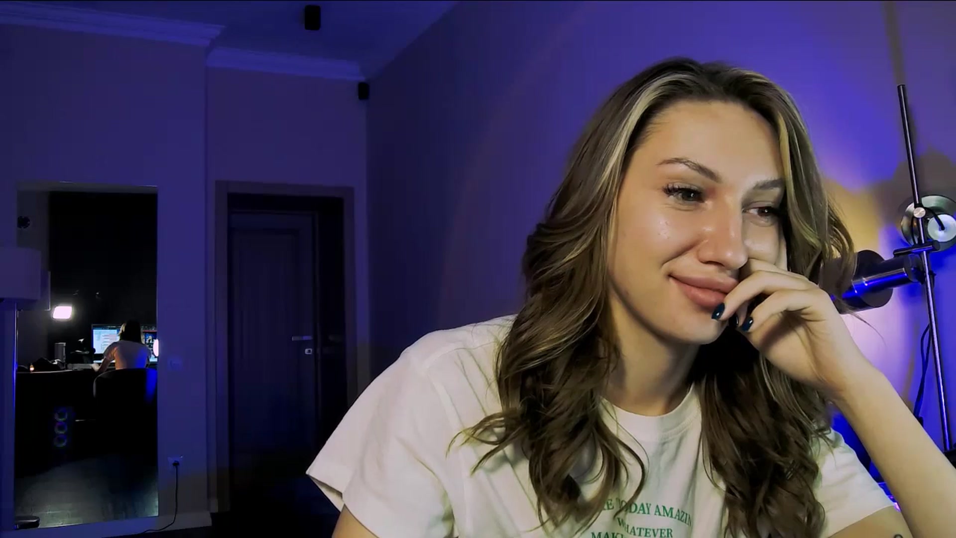Gallery image thumbnail from LovelyGin's myfreecams stream on, 10/21/2025, 17:30 image 18 of 20