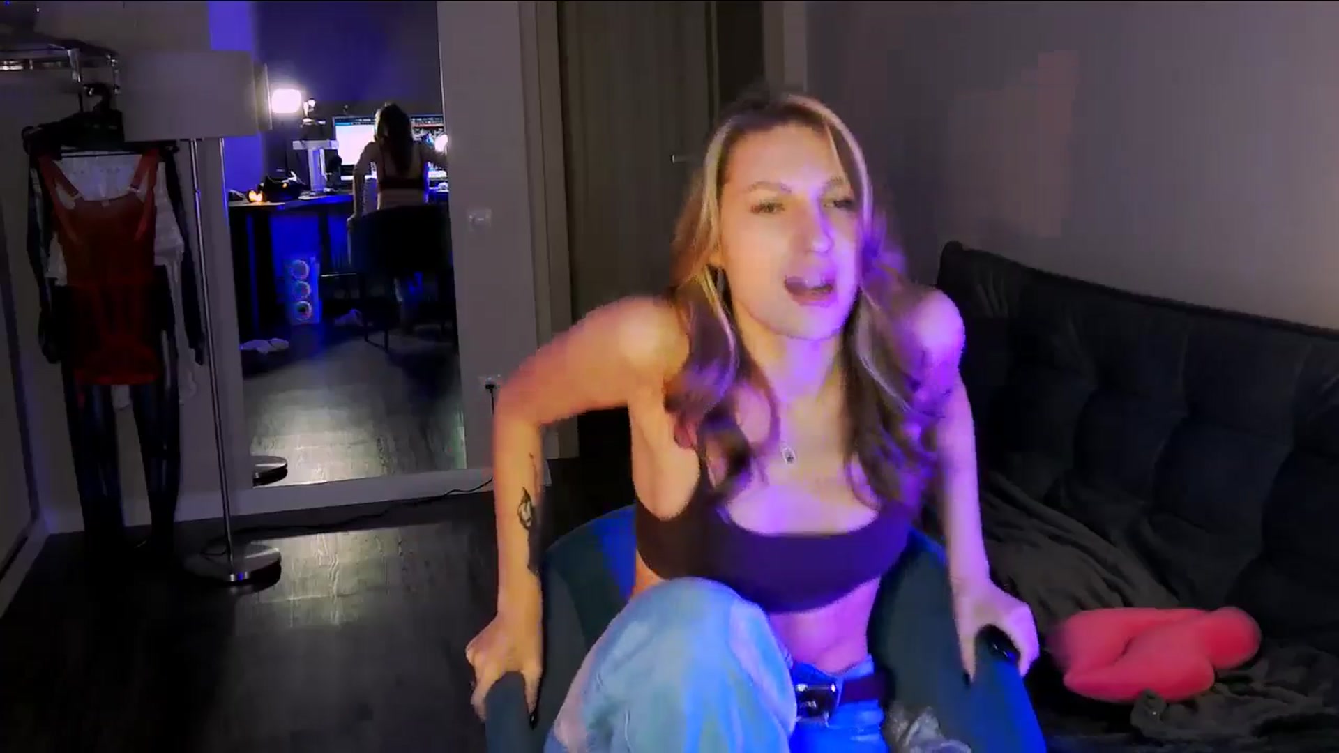 Gallery image thumbnail from LovelyGin's myfreecams stream on, 10/21/2025, 19:04 image 11 of 20