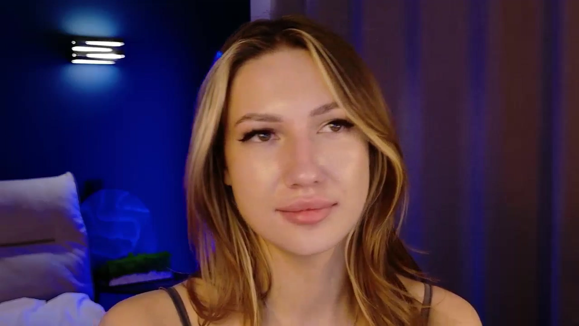 Gallery image thumbnail from LovelyGin's myfreecams stream on, 10/24/2025, 16:08 image 15 of 20