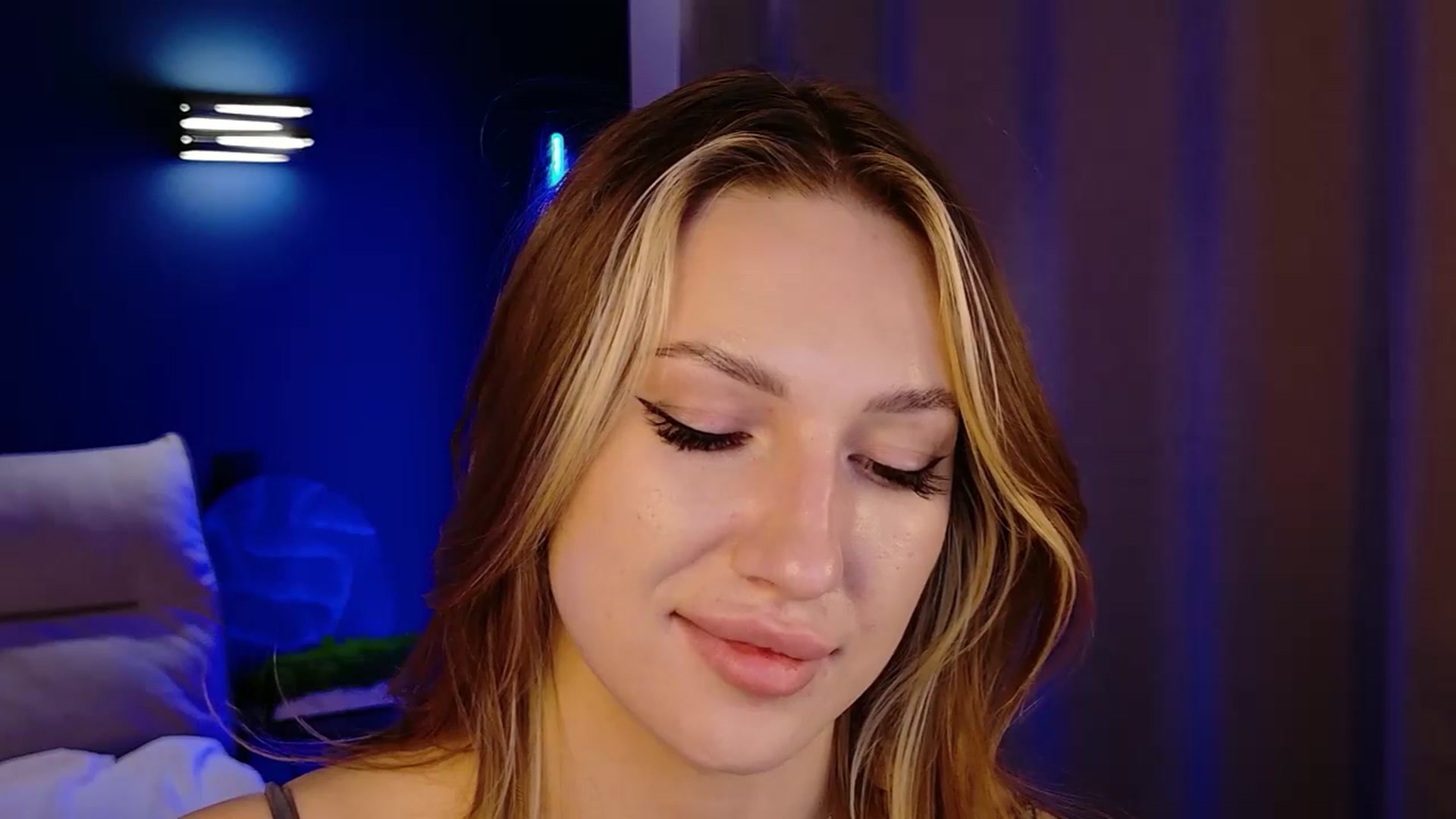 Gallery image thumbnail from LovelyGin's myfreecams stream on, 10/24/2025, 16:08 image 19 of 20
