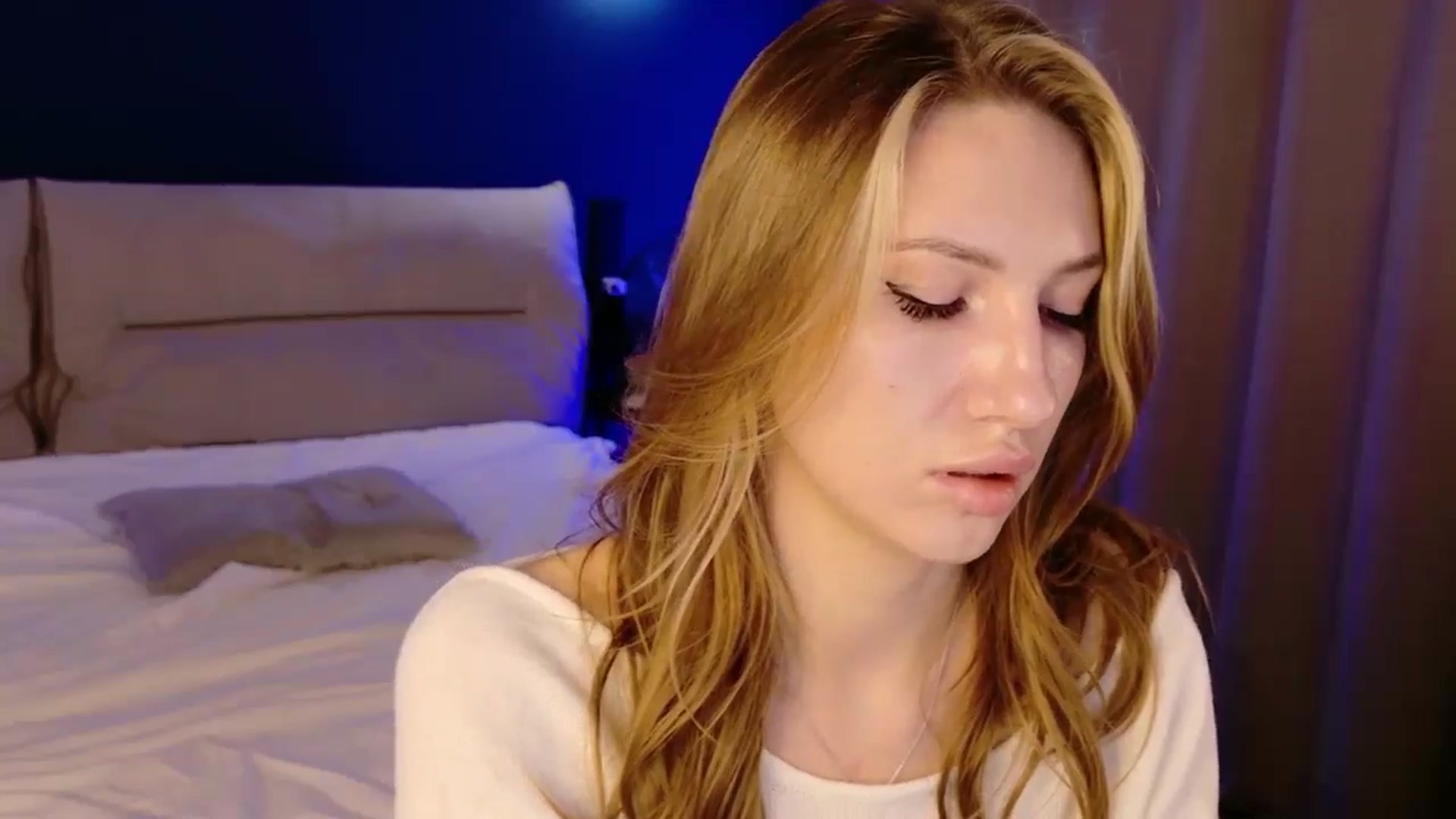 Gallery image thumbnail from LovelyGin's myfreecams stream on, 10/28/2025, 17:59 image 10 of 20