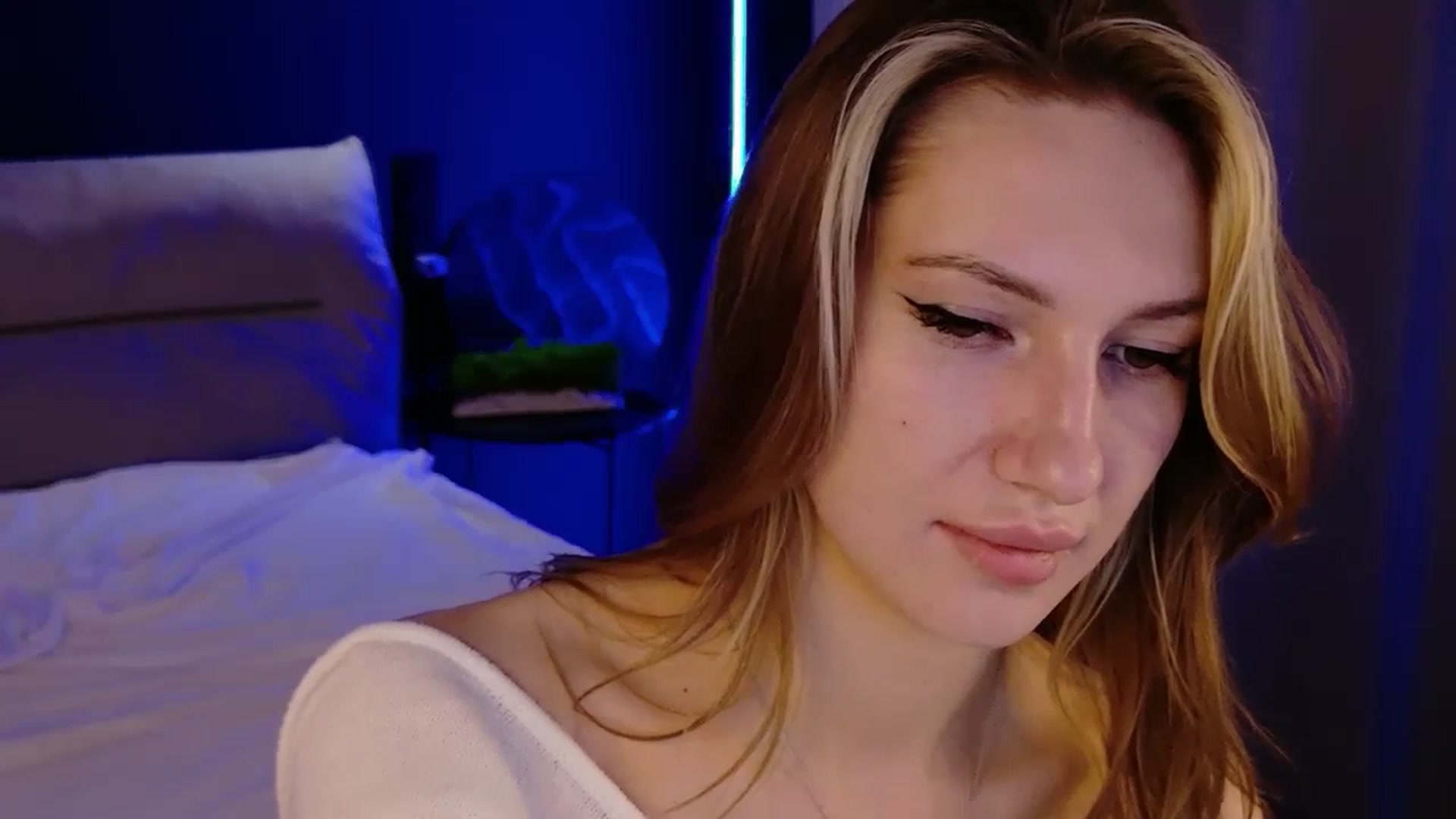 Gallery image thumbnail from LovelyGin's myfreecams stream on, 10/28/2025, 17:59 image 13 of 20