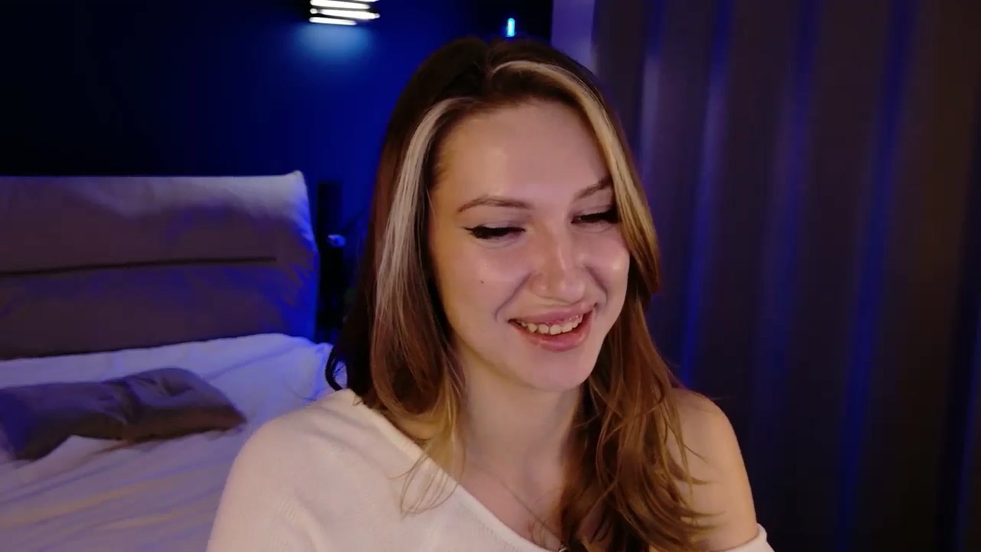 Gallery image thumbnail from LovelyGin's myfreecams stream on, 10/28/2025, 17:59 image 11 of 20