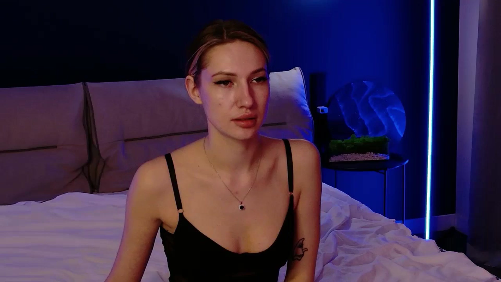 Gallery image thumbnail from LovelyGin's myfreecams stream on, 10/28/2025, 19:10 image 8 of 20
