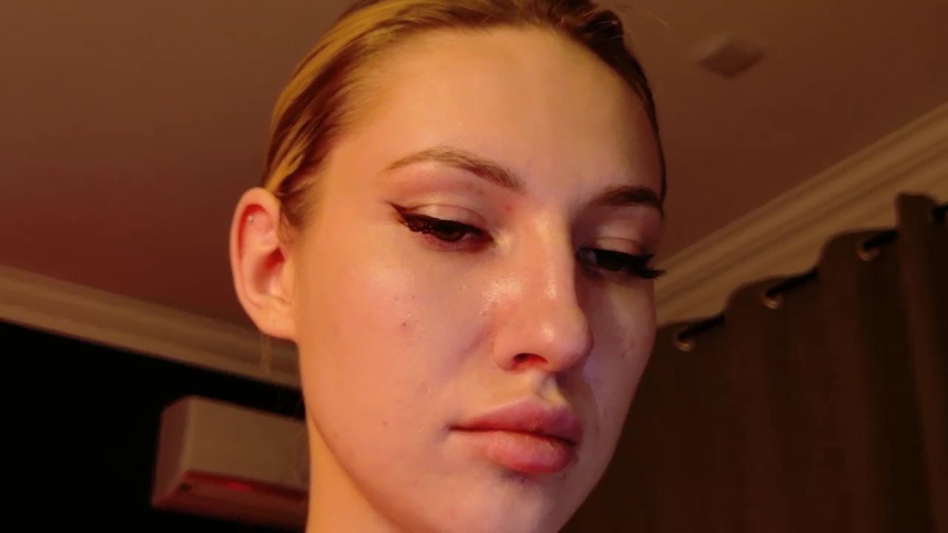 Gallery image thumbnail from LovelyGin's myfreecams stream on, 10/28/2025, 19:10 image 13 of 20