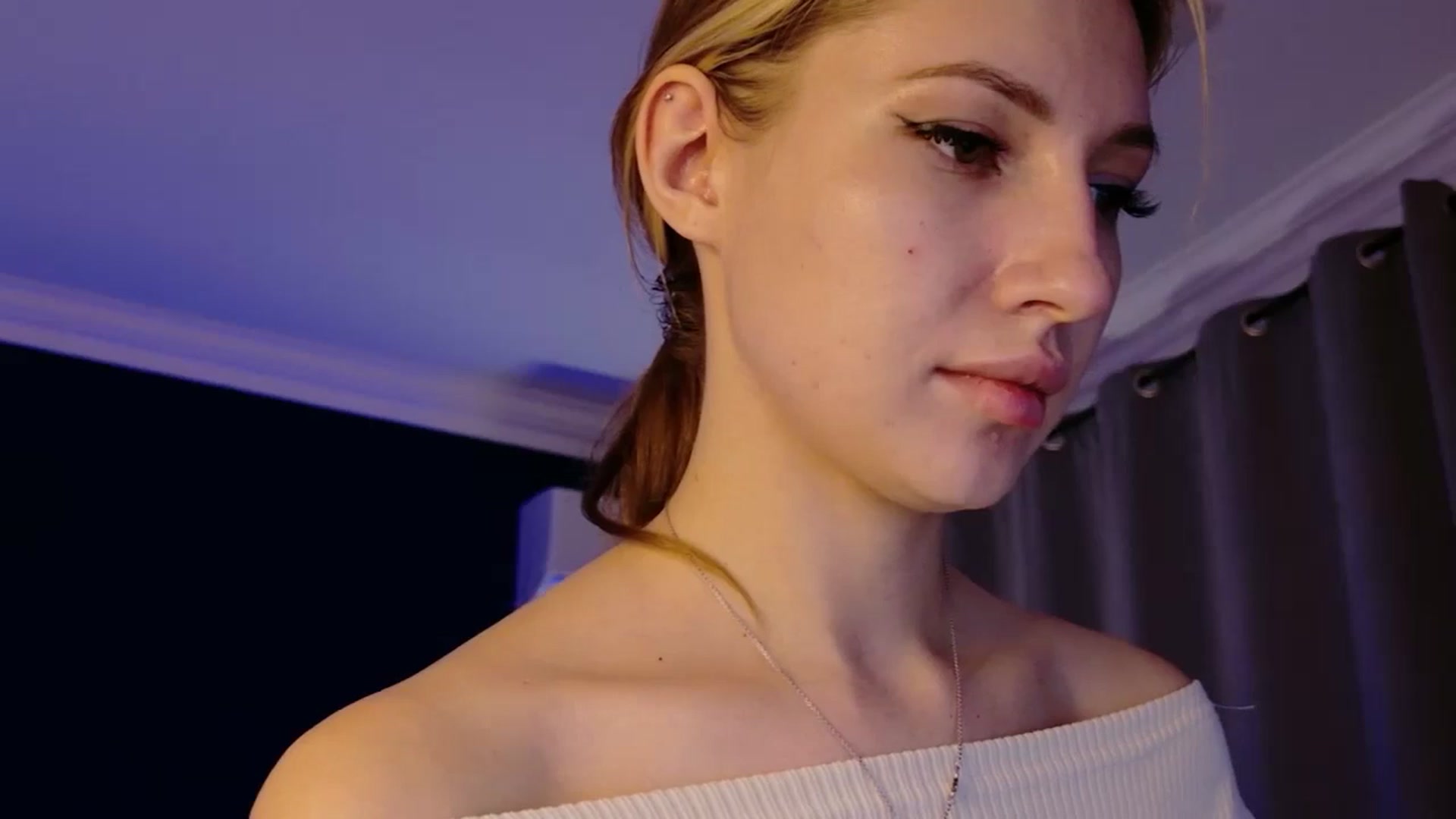 Gallery image thumbnail from LovelyGin's myfreecams stream on, 10/28/2025, 19:54 image 19 of 20