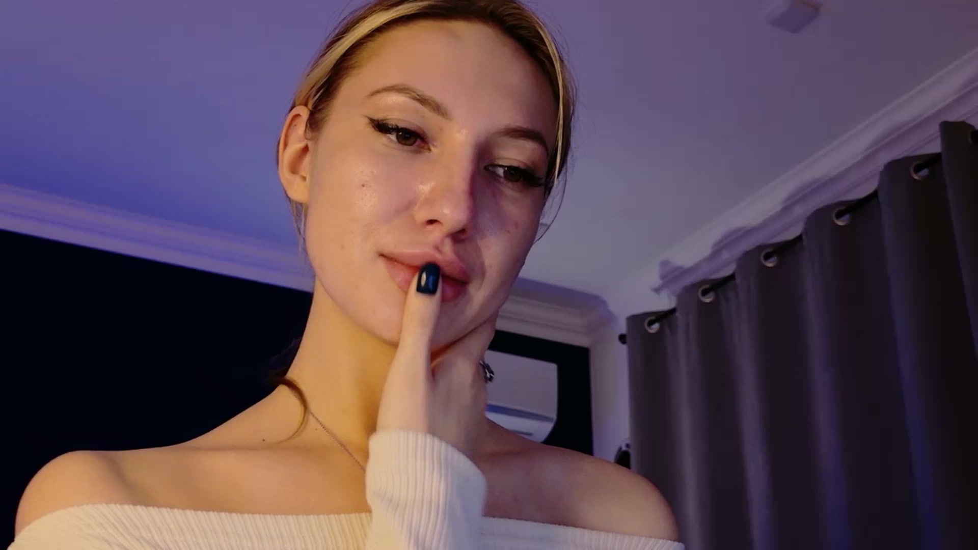 Gallery image thumbnail from LovelyGin's myfreecams stream on, 10/28/2025, 19:54 image 13 of 20