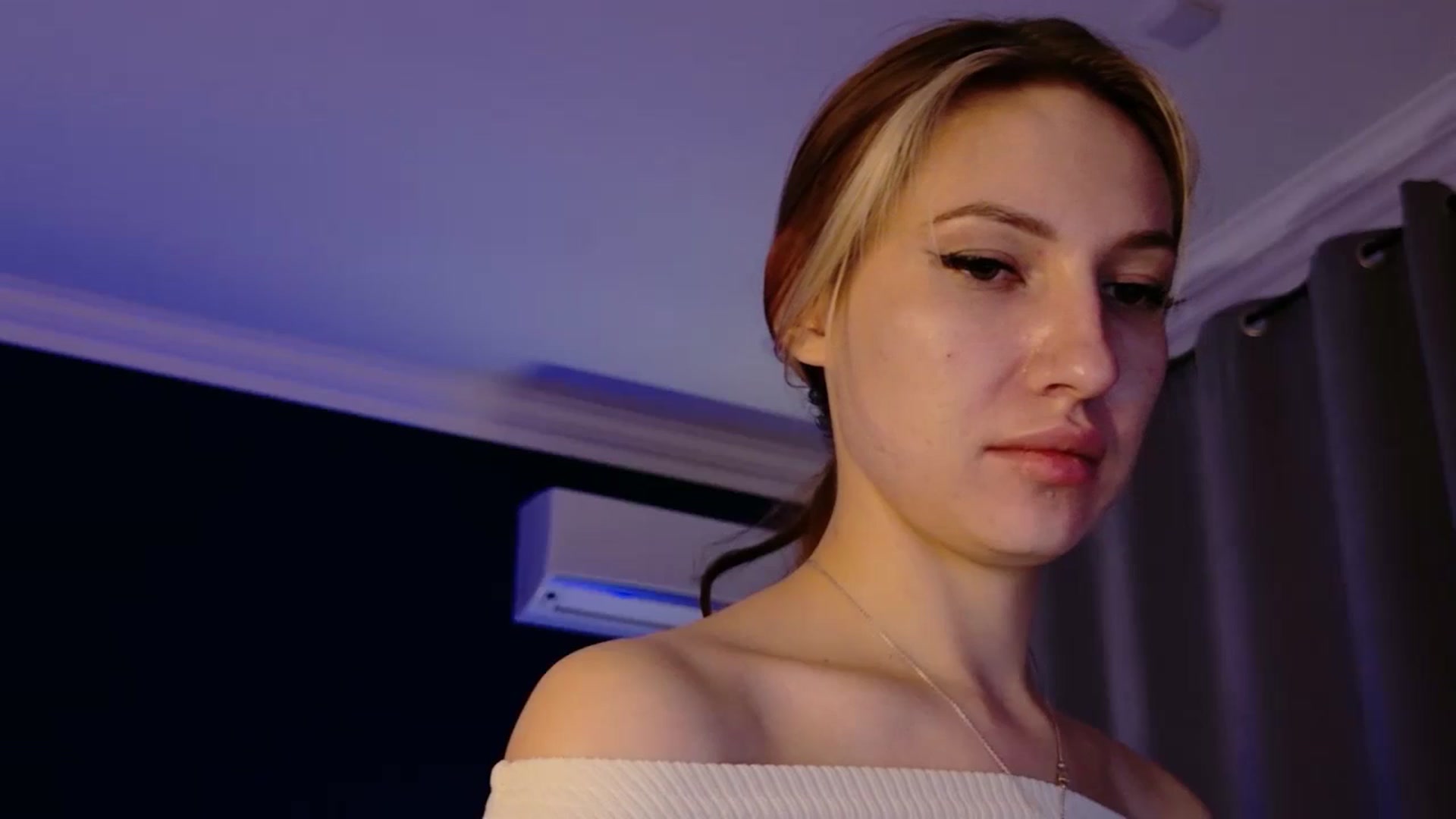 Gallery image thumbnail from LovelyGin's myfreecams stream on, 10/28/2025, 19:54 image 9 of 20