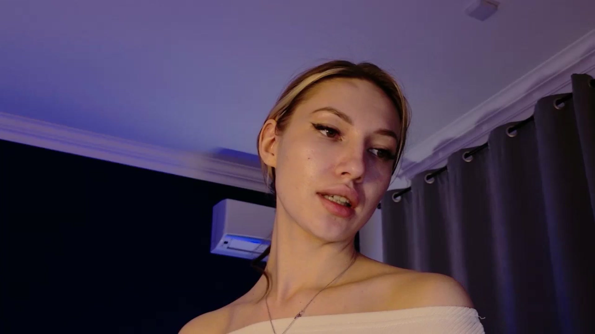 Gallery image thumbnail from LovelyGin's myfreecams stream on, 10/28/2025, 19:54 image 15 of 20