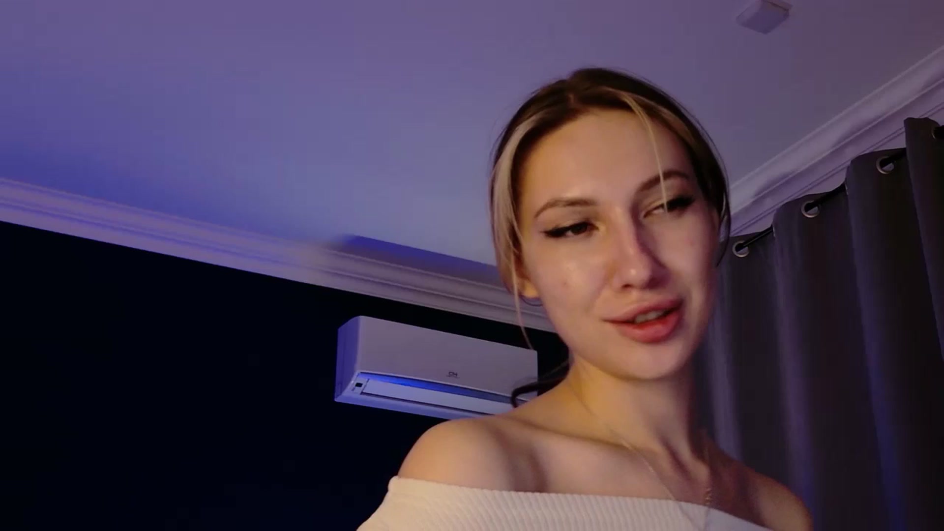 Gallery image thumbnail from LovelyGin's myfreecams stream on, 10/28/2025, 19:54 image 10 of 20