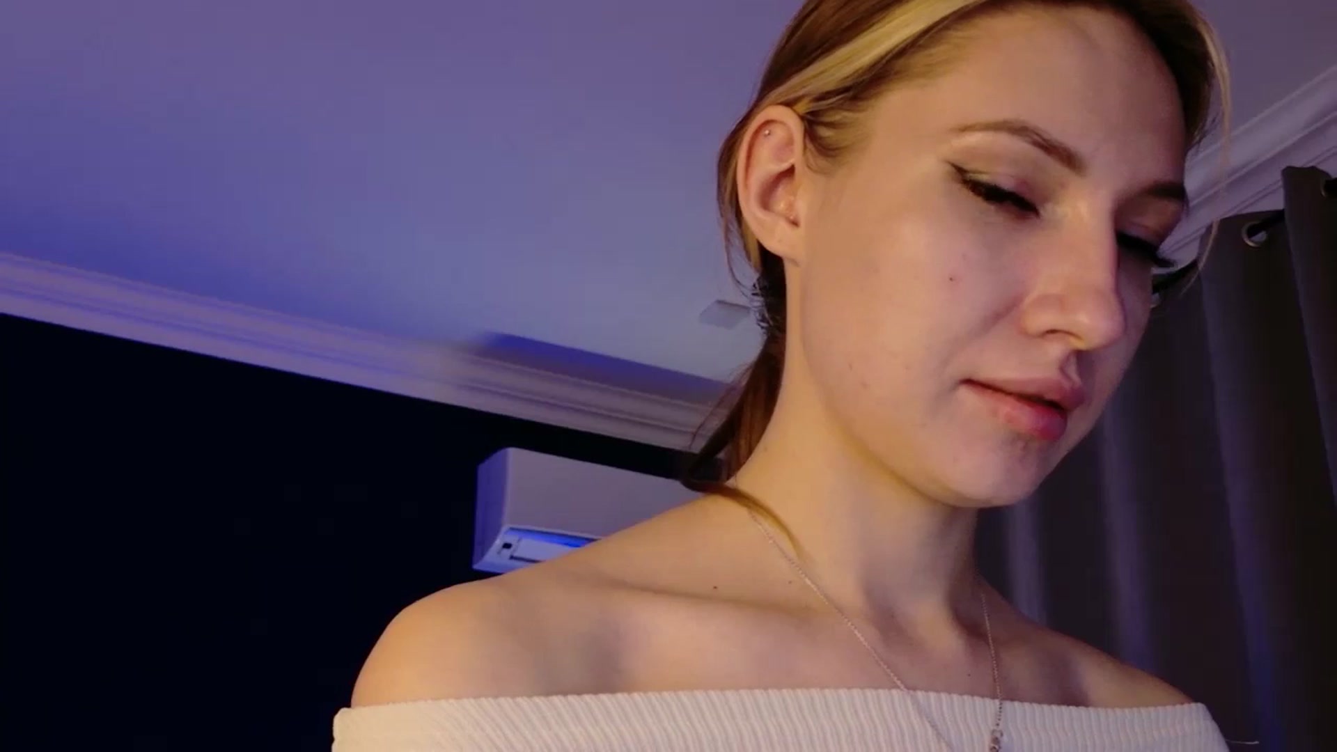 Gallery image thumbnail from LovelyGin's myfreecams stream on, 10/28/2025, 19:54 image 18 of 20
