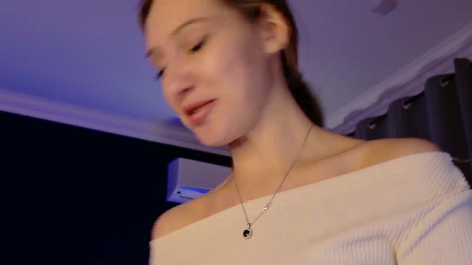 Gallery image thumbnail from LovelyGin's myfreecams stream on, 10/28/2025, 19:54 image 17 of 20
