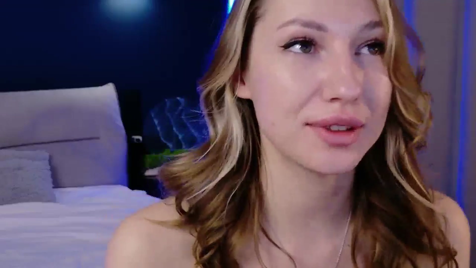 Gallery image thumbnail from LovelyGin's myfreecams stream on, 11/04/2025, 16:48 image 10 of 20