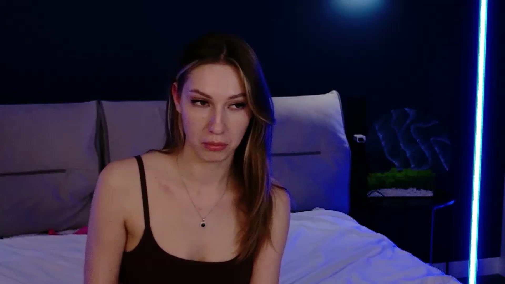 Gallery image thumbnail from LovelyGin's myfreecams stream on, 11/06/2025, 20:11 image 8 of 20