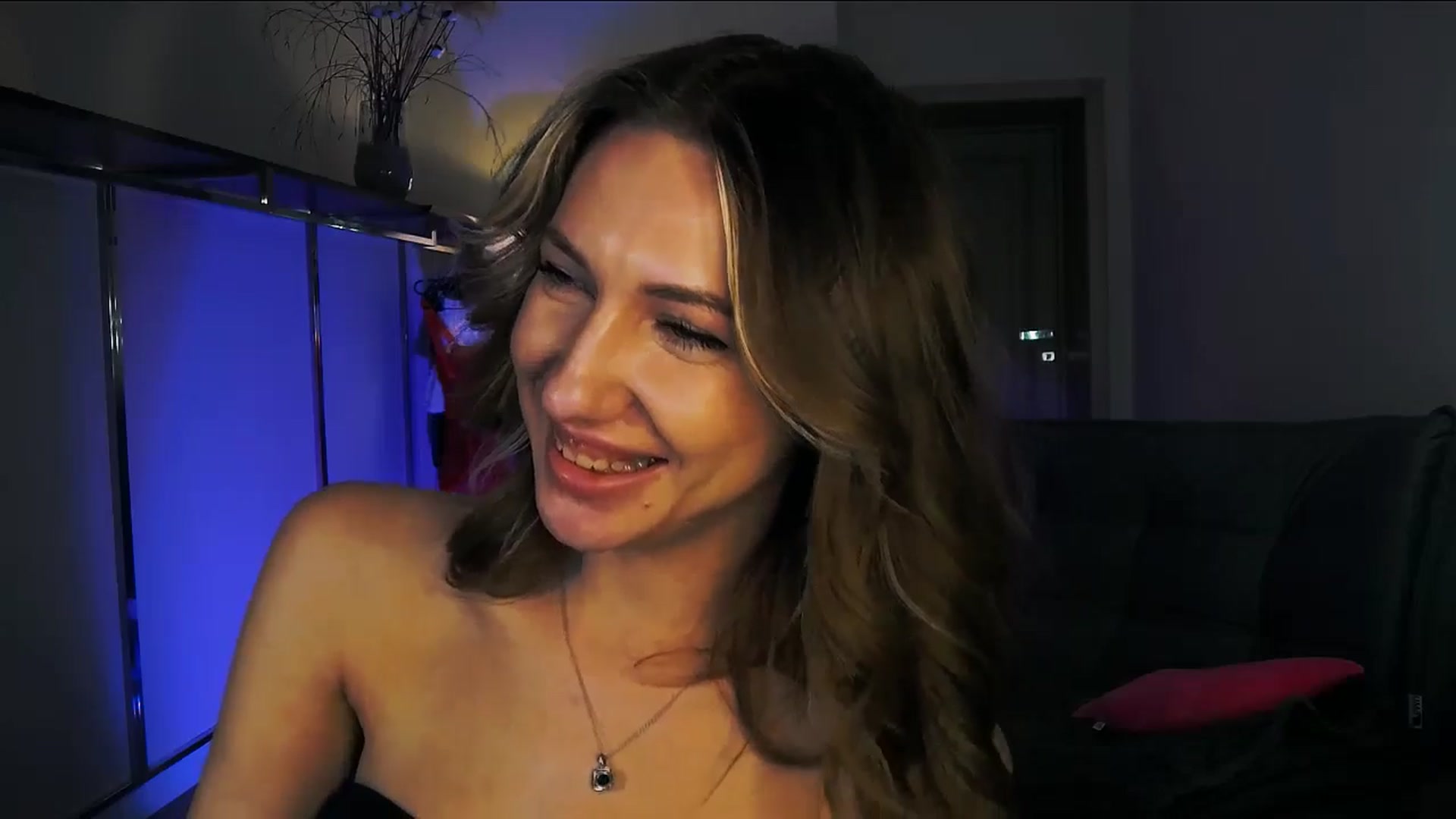Gallery image thumbnail from LovelyGin's myfreecams stream on, 11/07/2025, 16:16 image 10 of 20