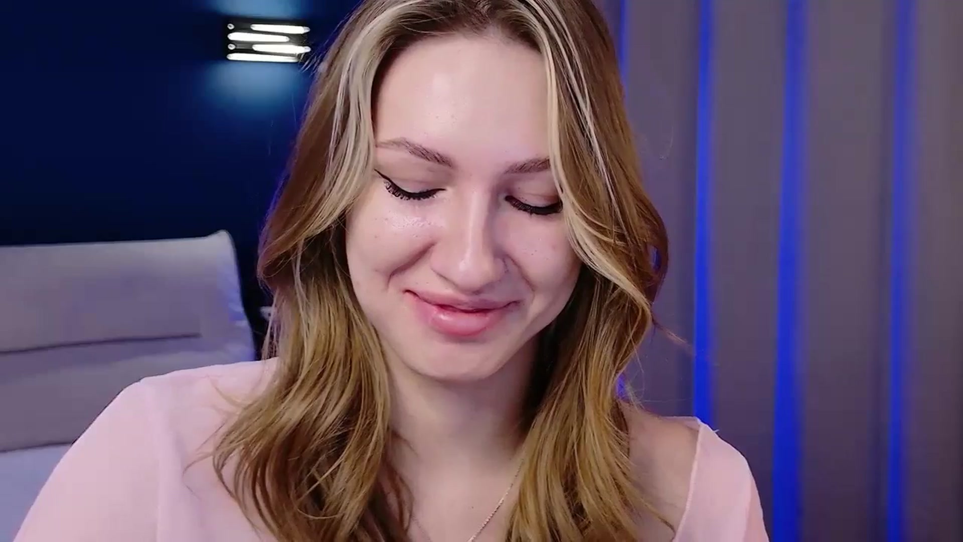 Gallery image thumbnail from LovelyGin's myfreecams stream on, 11/10/2025, 14:23 image 12 of 20