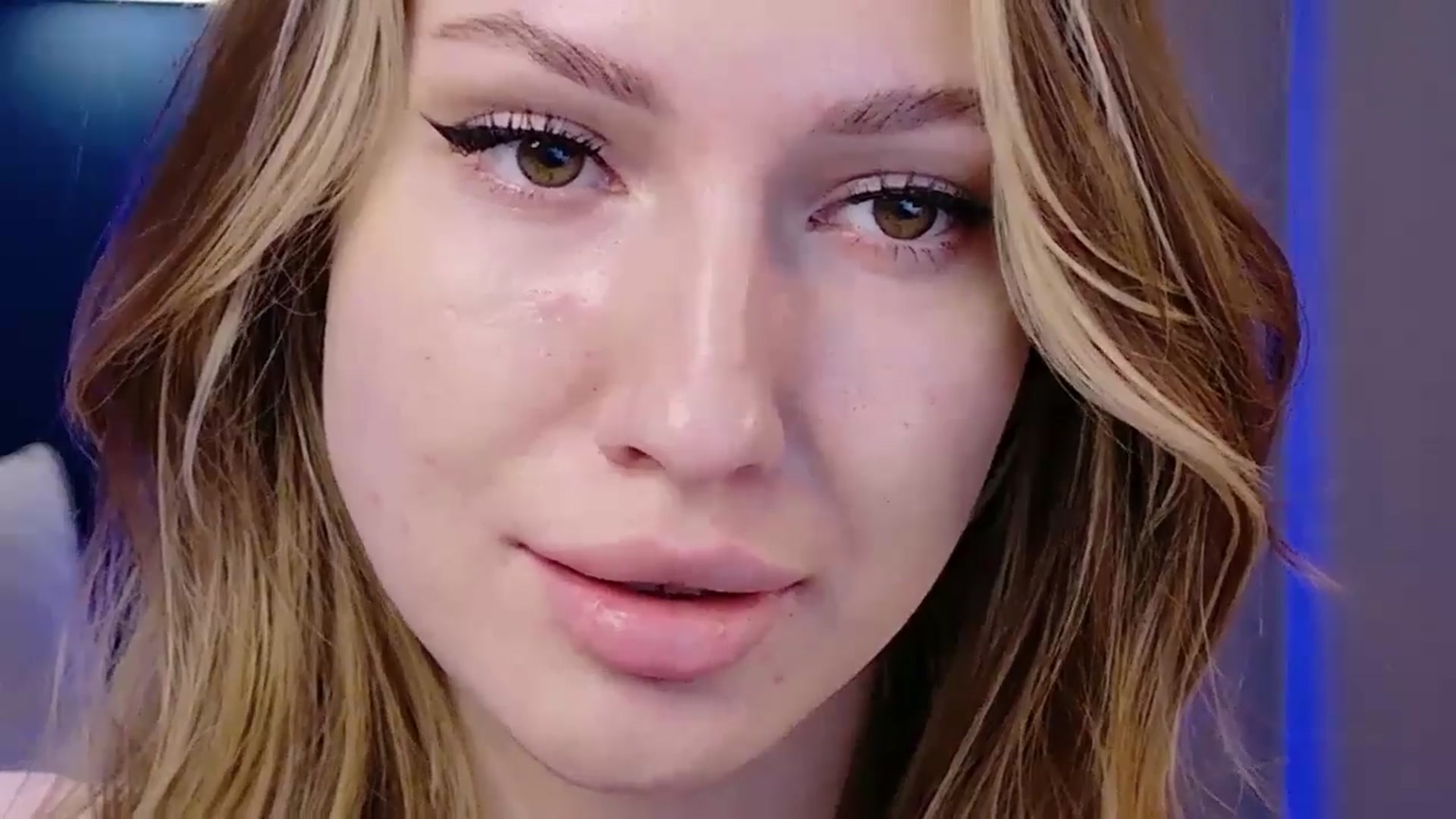 Gallery image thumbnail from LovelyGin's myfreecams stream on, 11/10/2025, 14:23 image 10 of 20