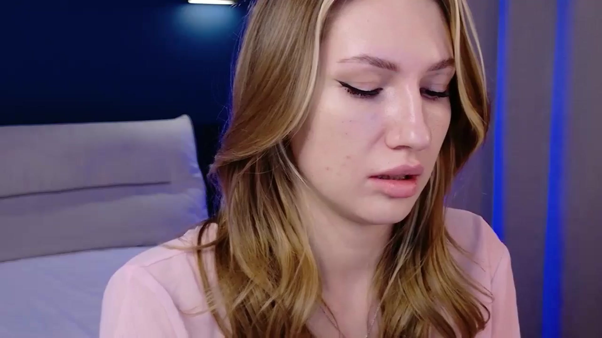 Gallery image thumbnail from LovelyGin's myfreecams stream on, 11/10/2025, 16:04 image 9 of 20