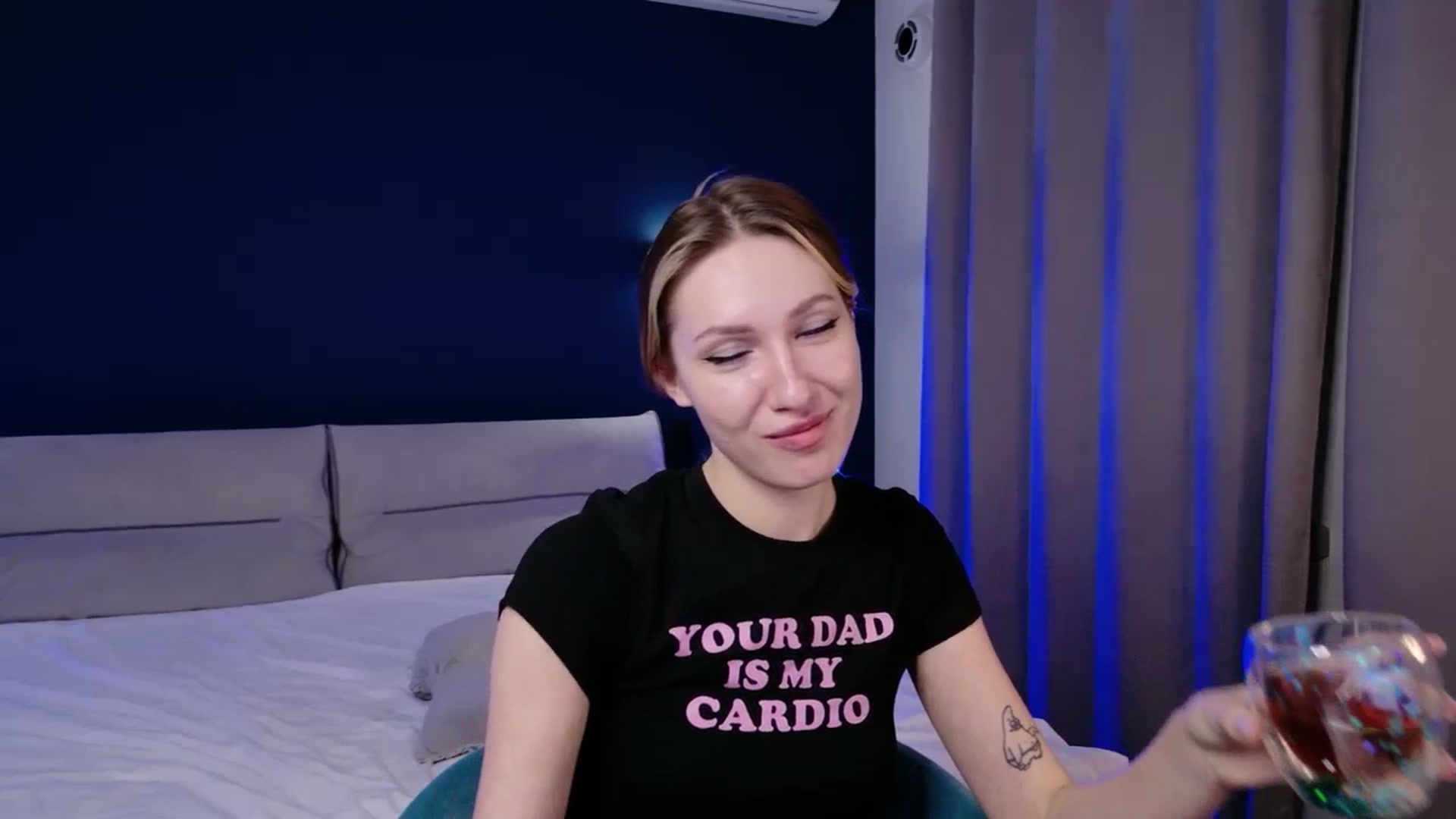 Gallery image thumbnail from LovelyGin's myfreecams stream on, 11/10/2025, 17:26 image 10 of 20