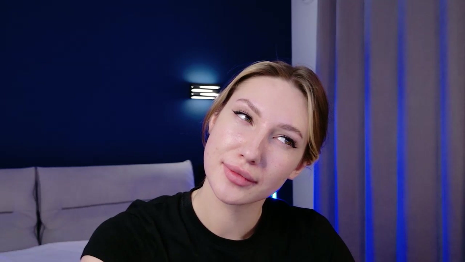 Gallery image thumbnail from LovelyGin's myfreecams stream on, 11/10/2025, 17:26 image 17 of 20
