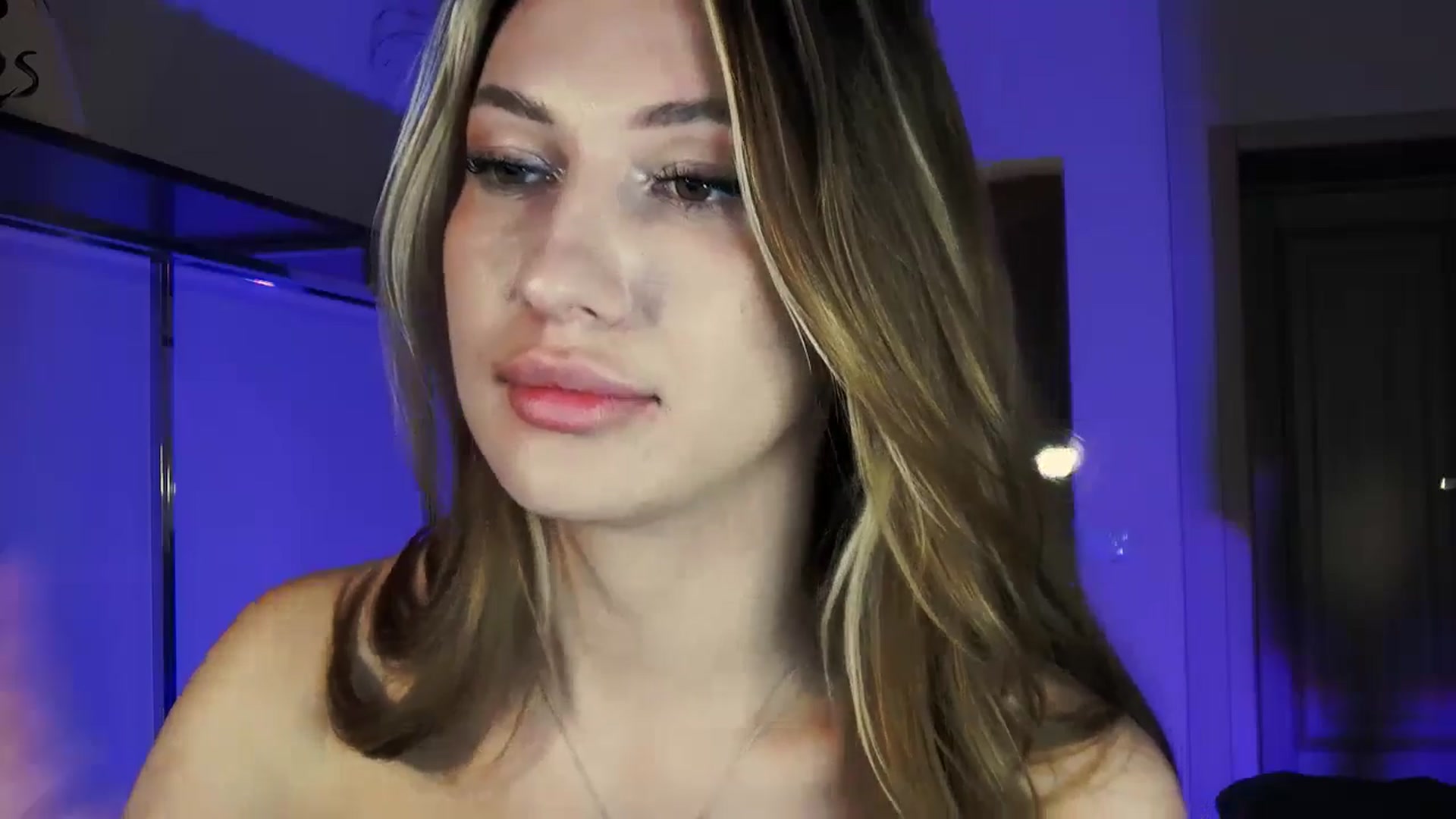 Gallery image thumbnail from LovelyGin's myfreecams stream on, 11/11/2025, 16:43 image 7 of 20