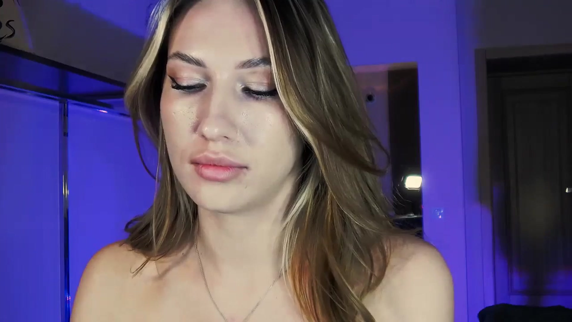 Gallery image thumbnail from LovelyGin's myfreecams stream on, 11/11/2025, 16:43 image 6 of 20