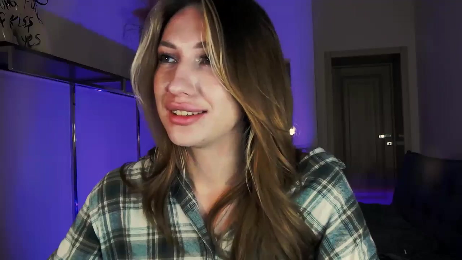 Gallery image thumbnail from LovelyGin's myfreecams stream on, 11/11/2025, 16:43 image 16 of 20
