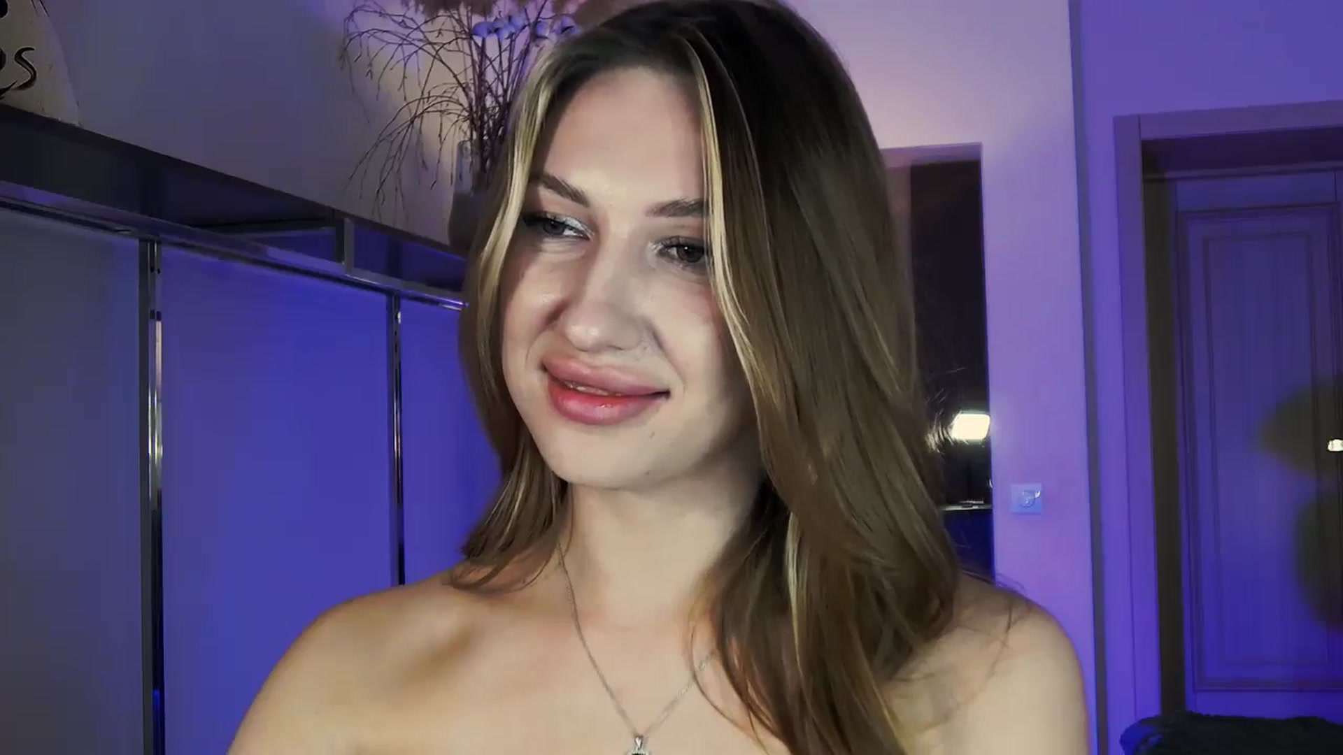 Gallery image thumbnail from LovelyGin's myfreecams stream on, 11/11/2025, 16:43 image 5 of 20