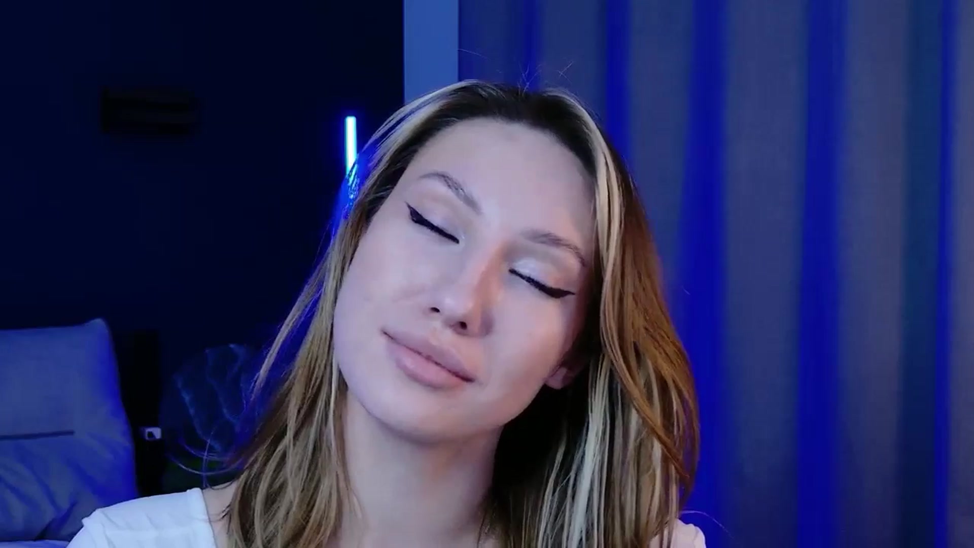Gallery image thumbnail from LovelyGin's myfreecams stream on, 11/13/2025, 15:15 image 13 of 20