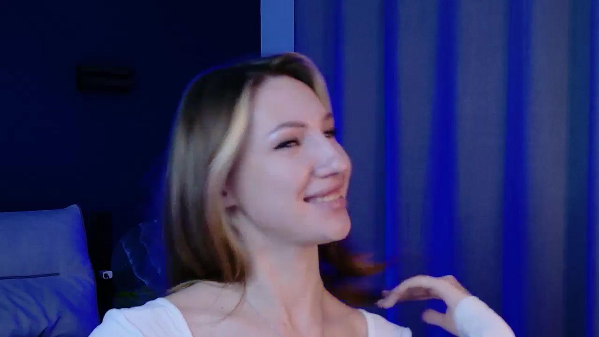Gallery image thumbnail from LovelyGin's myfreecams stream on, 11/13/2025, 15:15 image 12 of 20