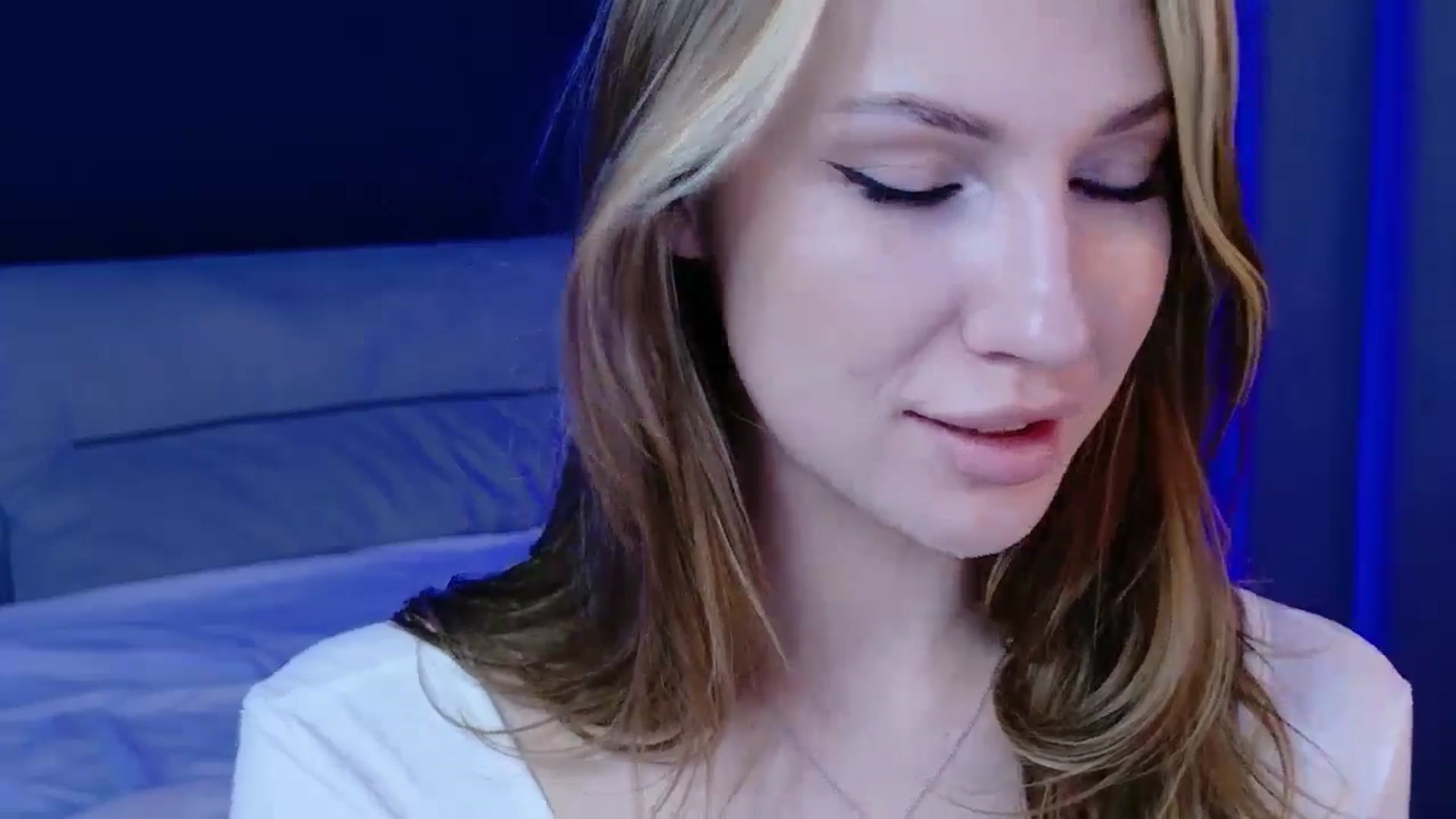 Gallery image thumbnail from LovelyGin's myfreecams stream on, 11/13/2025, 15:15 image 18 of 20