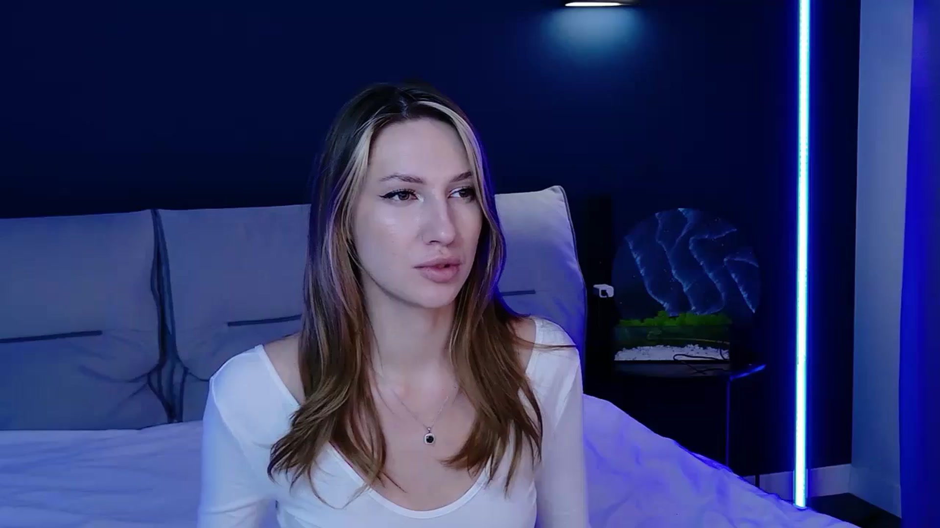 Gallery image thumbnail from LovelyGin's myfreecams stream on, 11/13/2025, 19:58 image 3 of 20