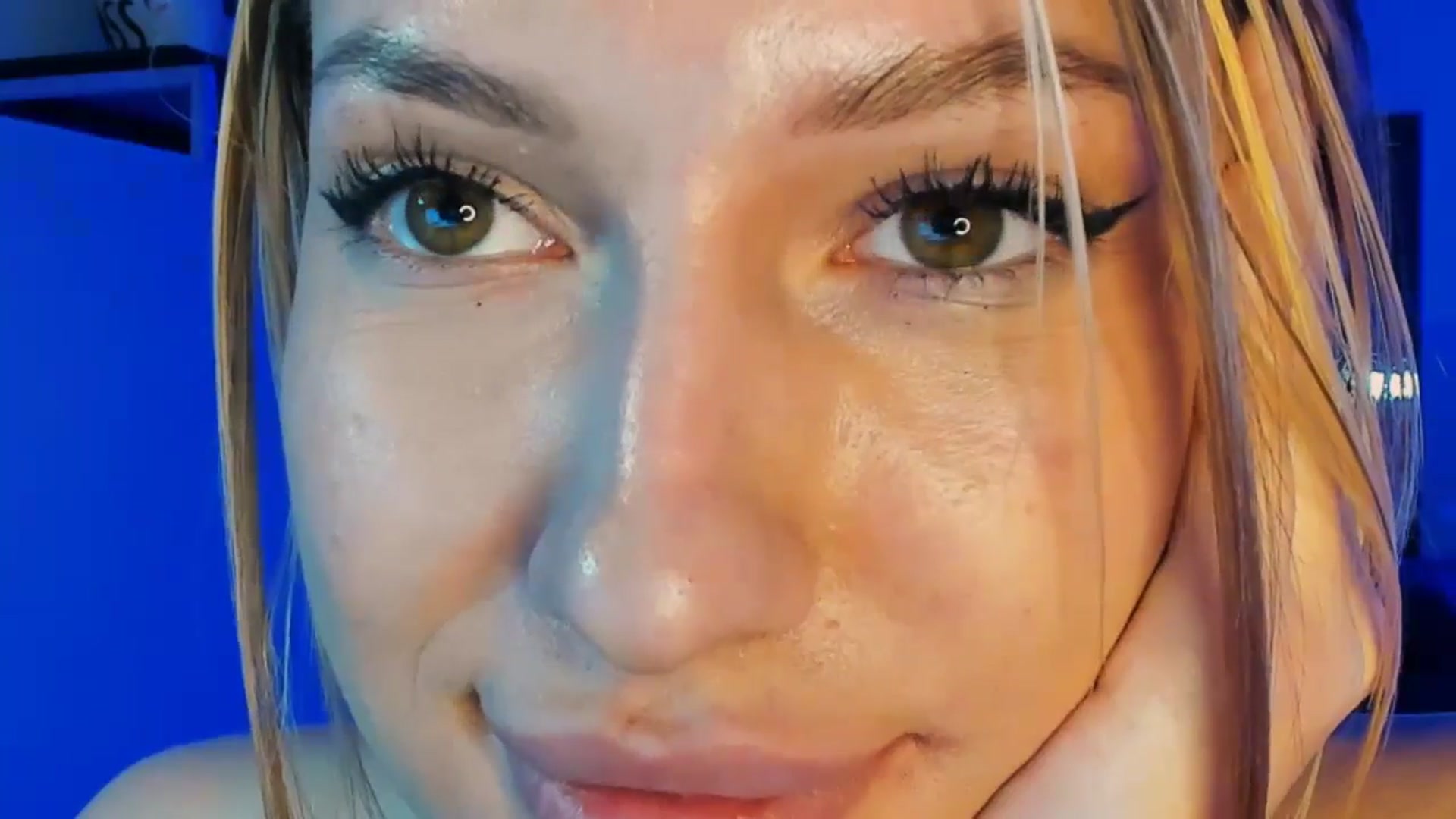 Gallery image thumbnail from LovelyGin's myfreecams stream on, 11/14/2025, 20:22 image 10 of 20