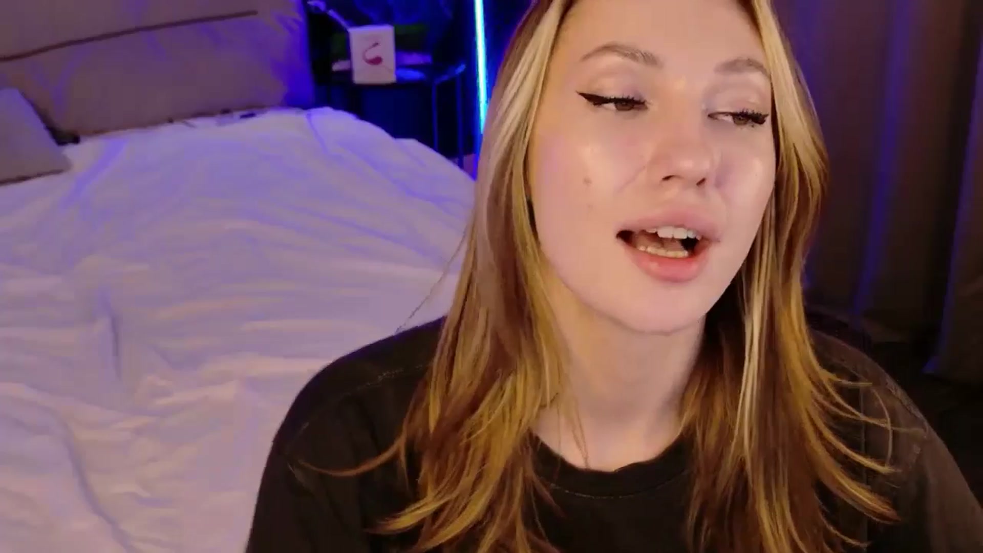 Gallery image thumbnail from LovelyGin's myfreecams stream on, 11/17/2025, 20:18 image 11 of 20