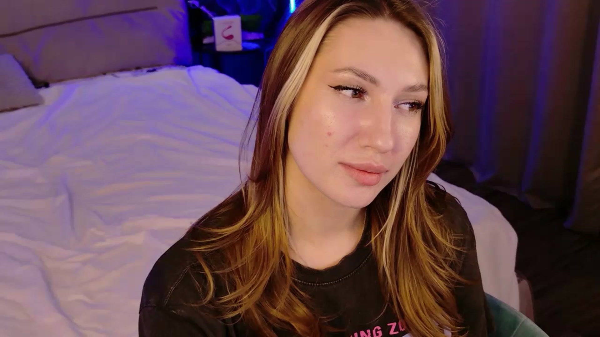 Gallery image thumbnail from LovelyGin's myfreecams stream on, 11/17/2025, 20:18 image 12 of 20