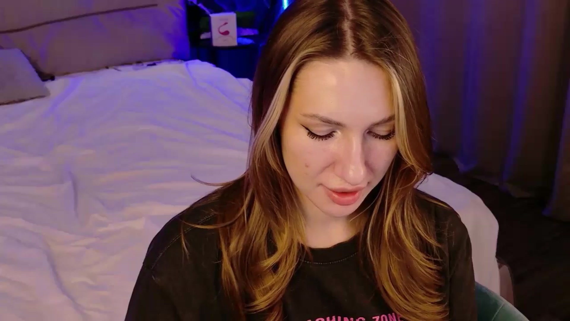 Gallery image thumbnail from LovelyGin's myfreecams stream on, 11/17/2025, 20:18 image 13 of 20
