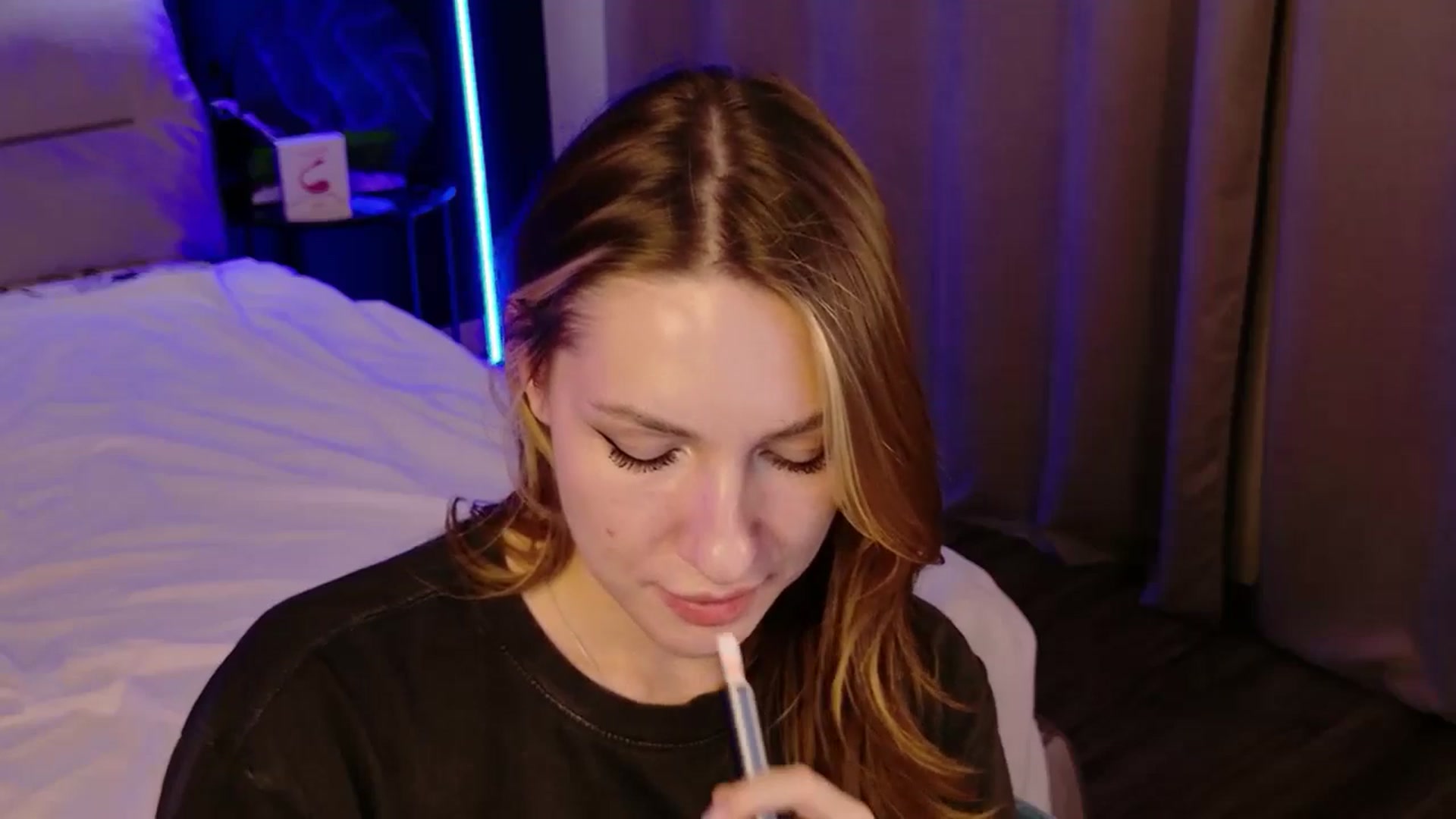 Gallery image thumbnail from LovelyGin's myfreecams stream on, 11/17/2025, 20:18 image 14 of 20