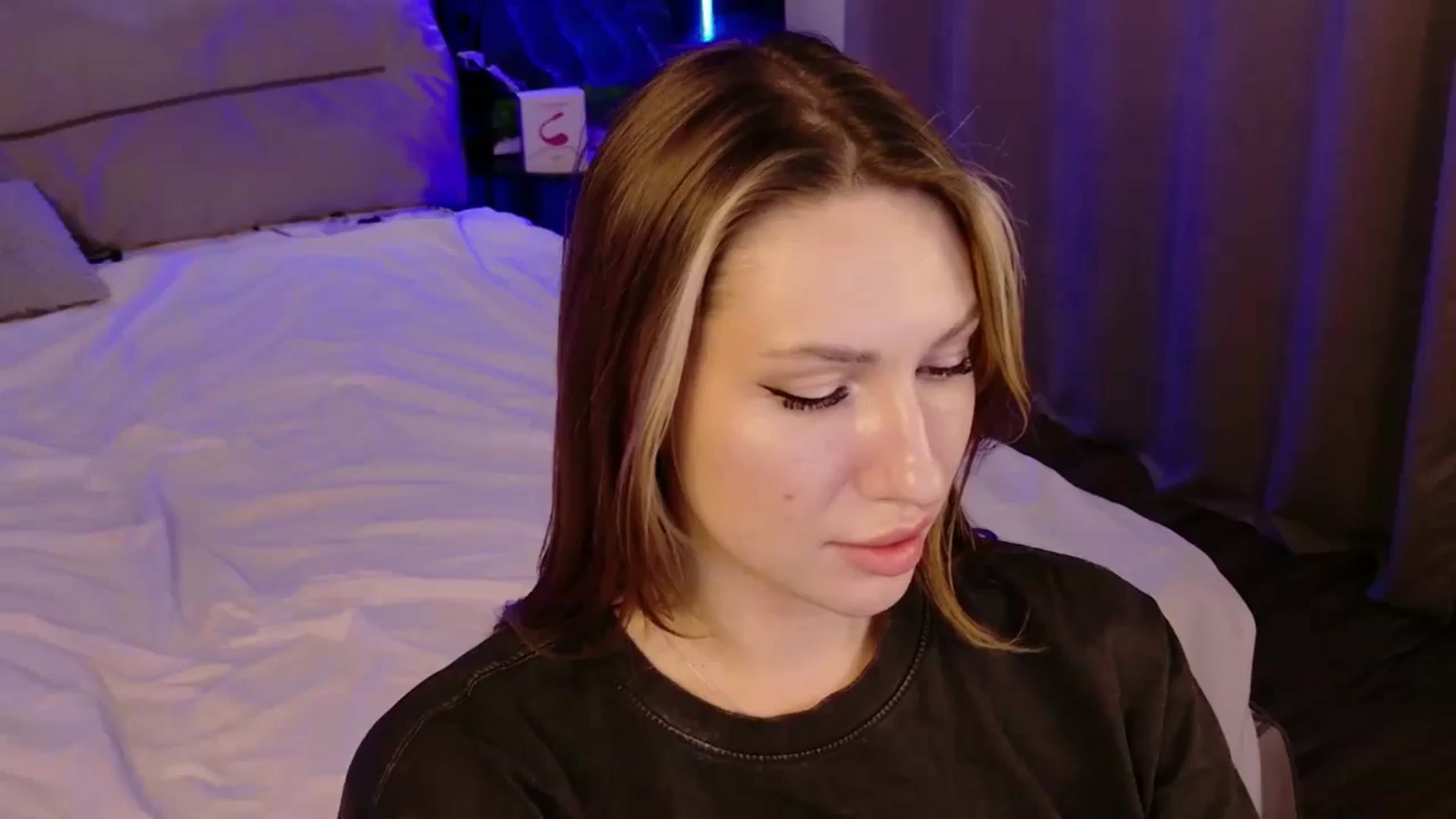Gallery image thumbnail from LovelyGin's myfreecams stream on, 11/17/2025, 20:18 image 1 of 20