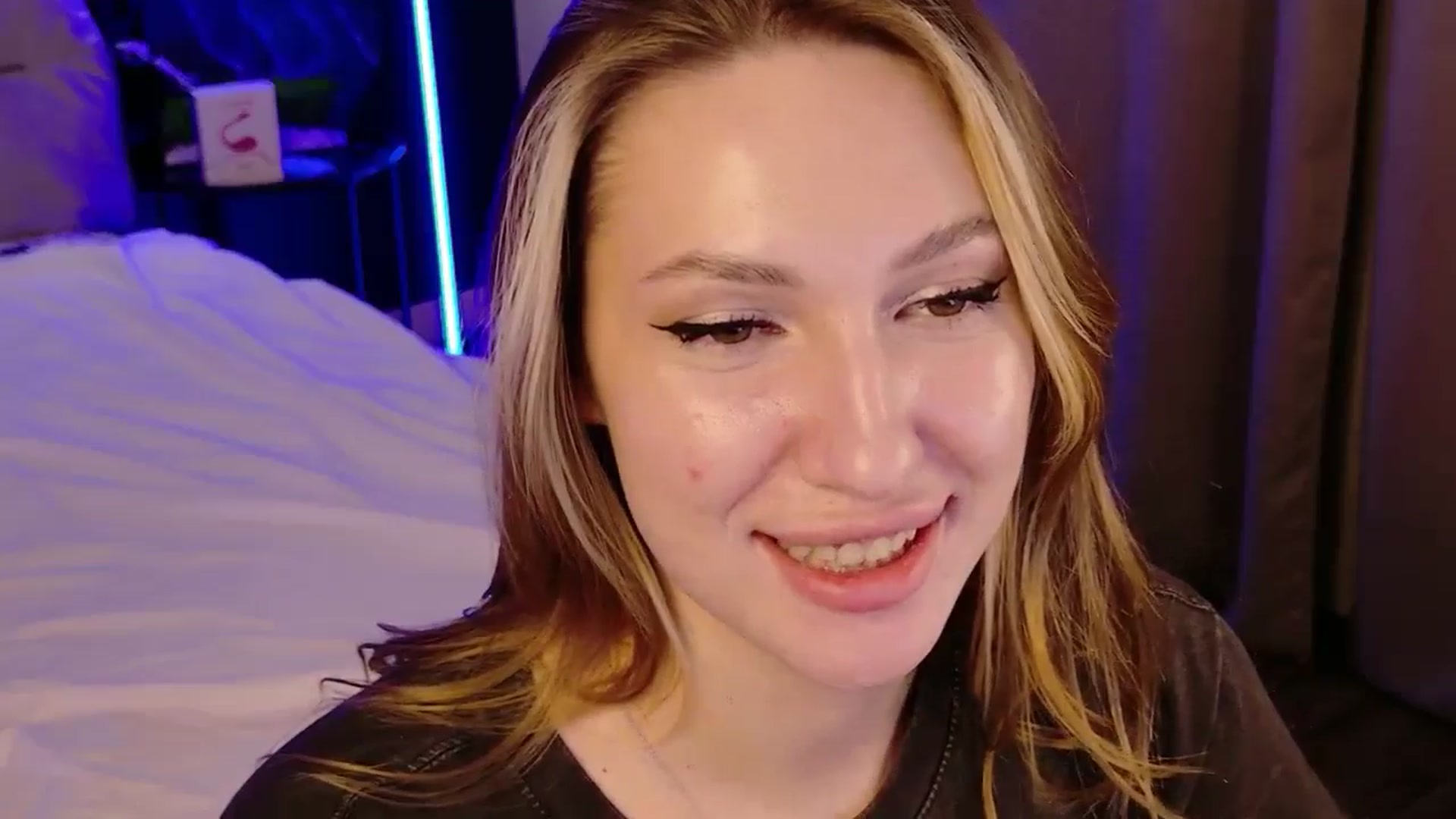 Gallery image thumbnail from LovelyGin's myfreecams stream on, 11/17/2025, 20:18 image 18 of 20