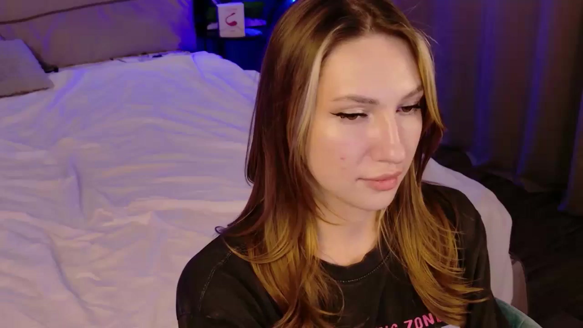 Gallery image thumbnail from LovelyGin's myfreecams stream on, 11/17/2025, 20:18 image 5 of 20
