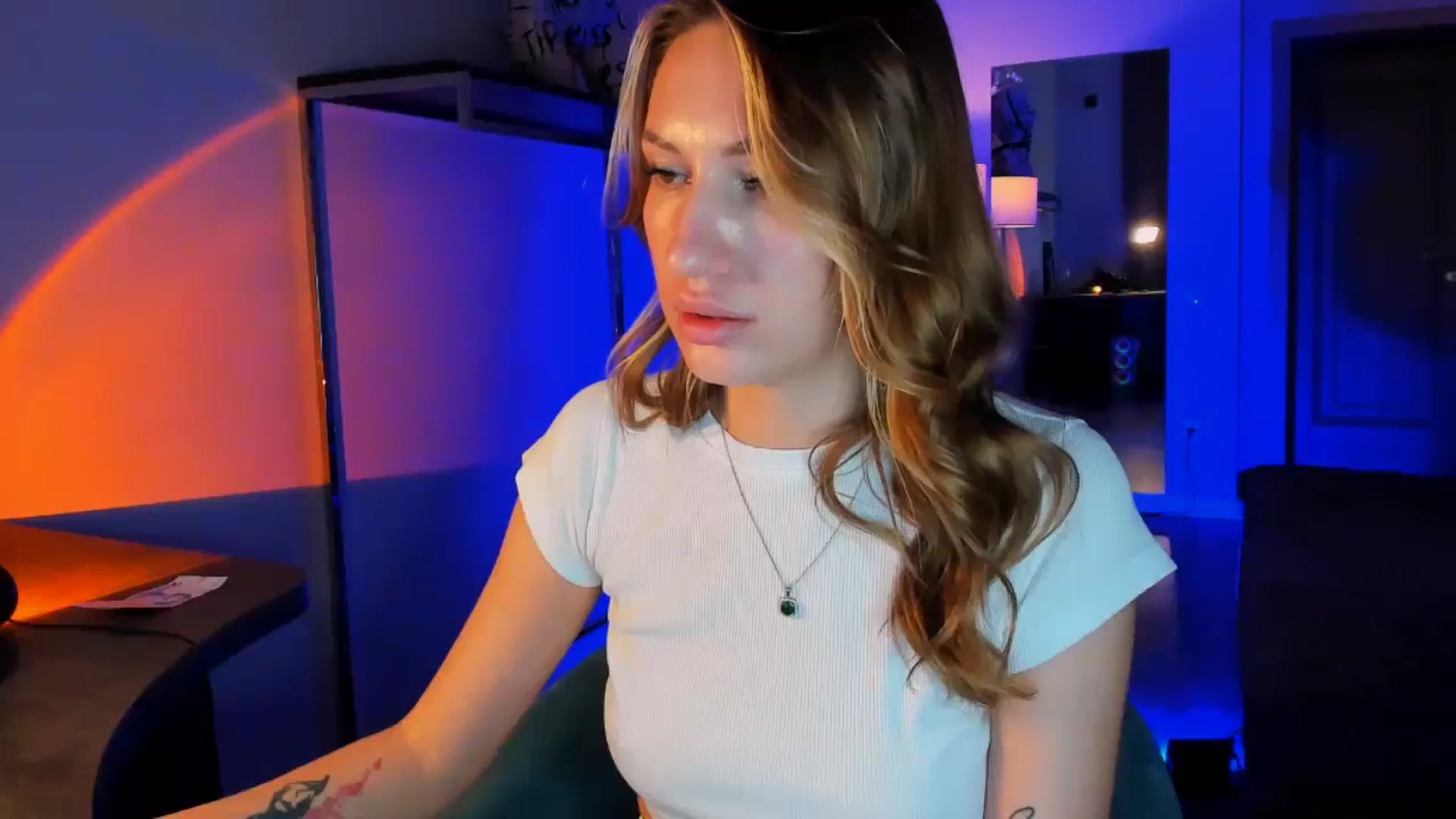 Gallery image thumbnail from LovelyGin's myfreecams stream on, 11/18/2025, 16:42 image 6 of 20