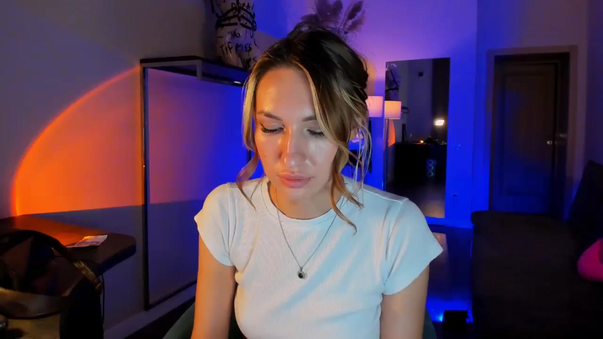 Gallery image thumbnail from LovelyGin's myfreecams stream on, 11/18/2025, 16:42 image 13 of 20