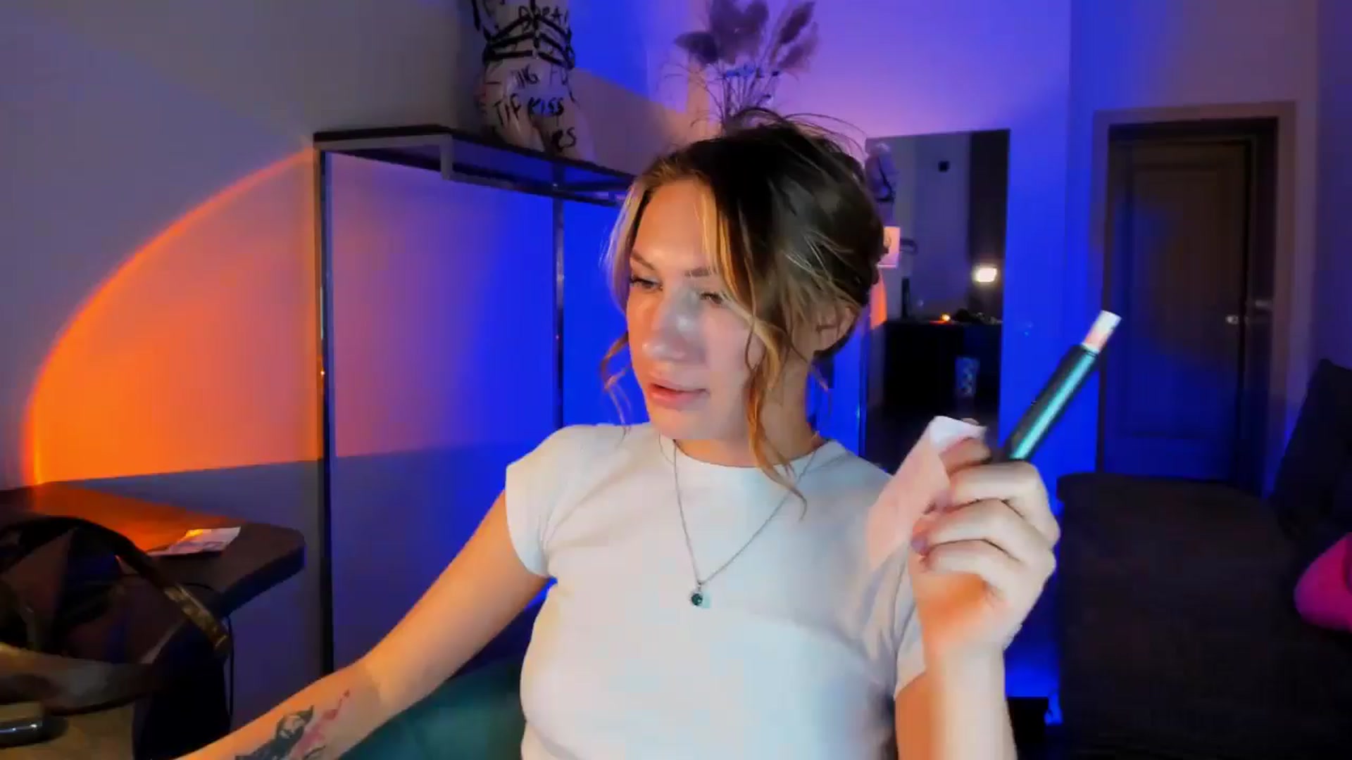 Gallery image thumbnail from LovelyGin's myfreecams stream on, 11/18/2025, 16:42 image 14 of 20
