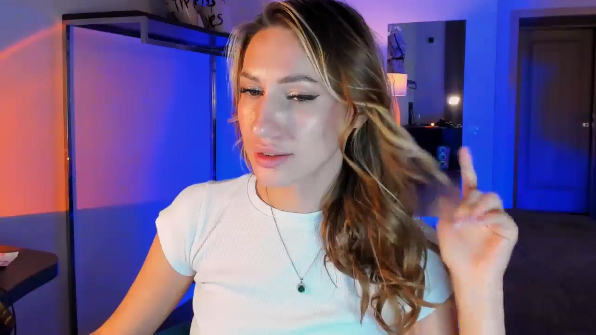 Gallery image thumbnail from LovelyGin's myfreecams stream on, 11/18/2025, 16:42 image 16 of 20