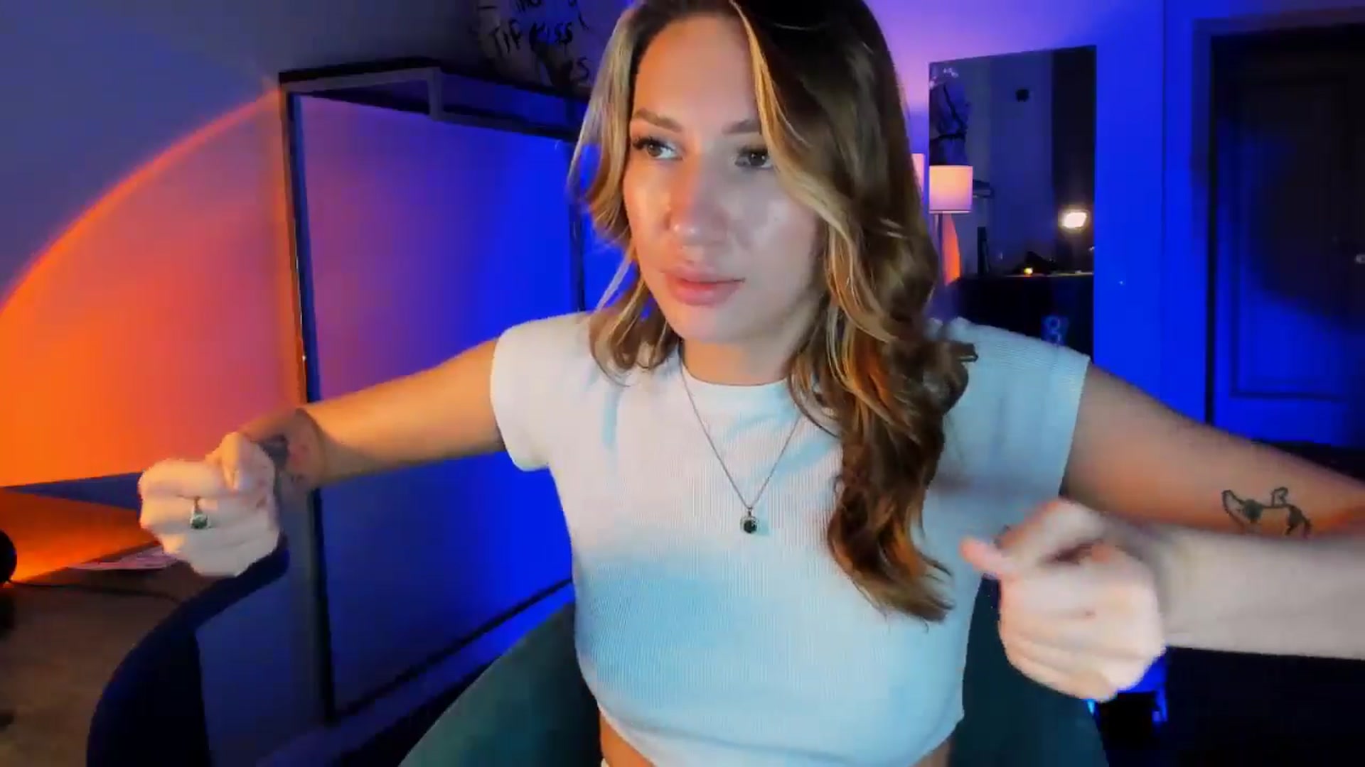 Gallery image thumbnail from LovelyGin's myfreecams stream on, 11/18/2025, 16:42 image 5 of 20