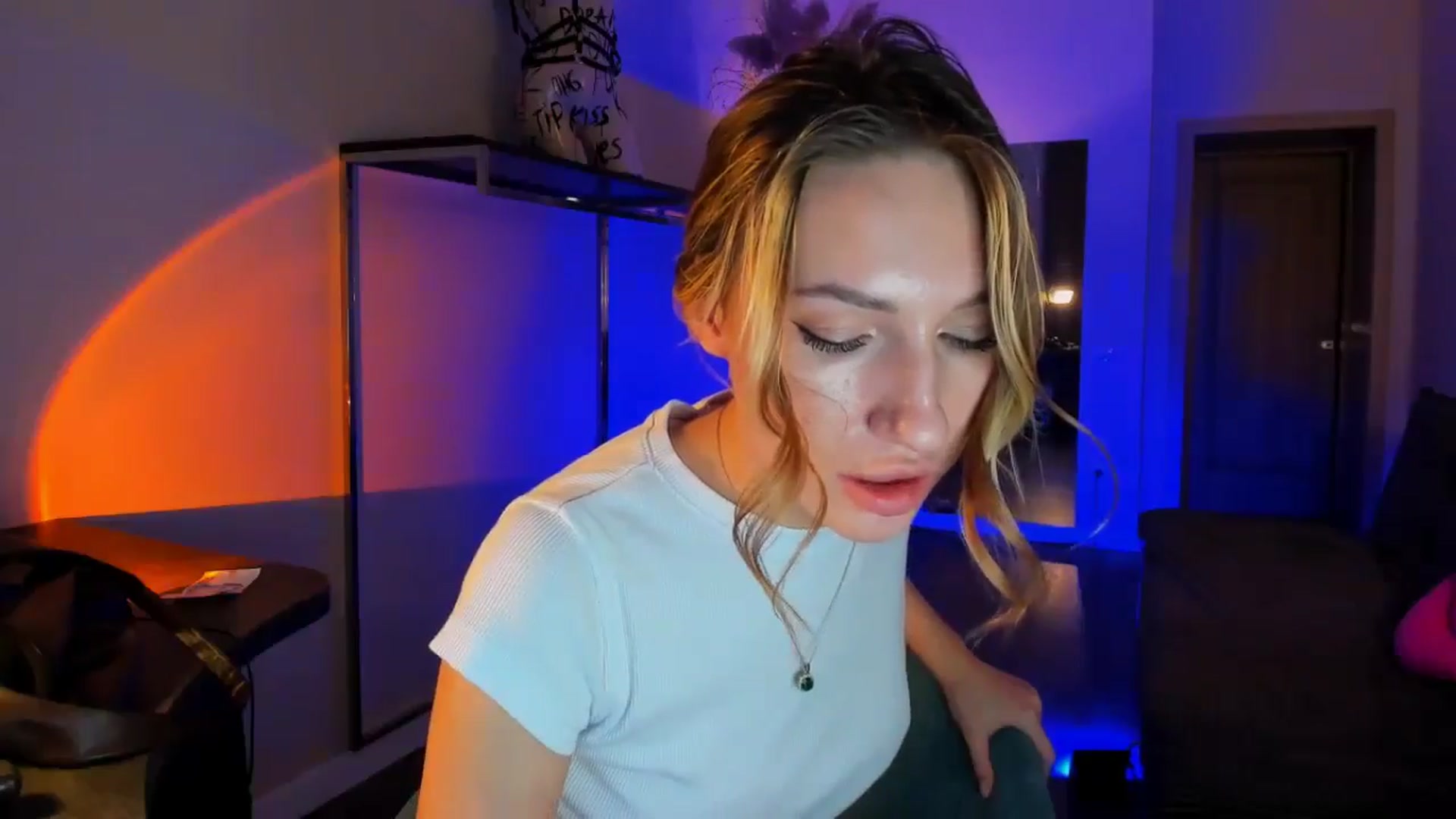 Gallery image thumbnail from LovelyGin's myfreecams stream on, 11/18/2025, 16:42 image 11 of 20
