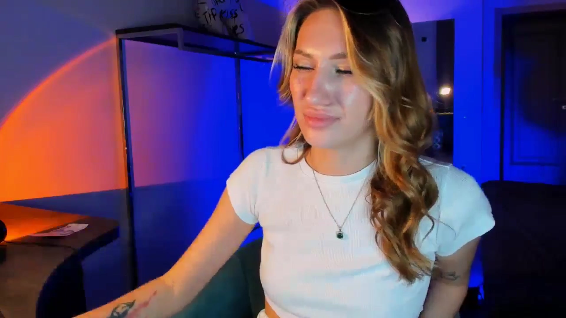 Gallery image thumbnail from LovelyGin's myfreecams stream on, 11/18/2025, 16:42 image 4 of 20