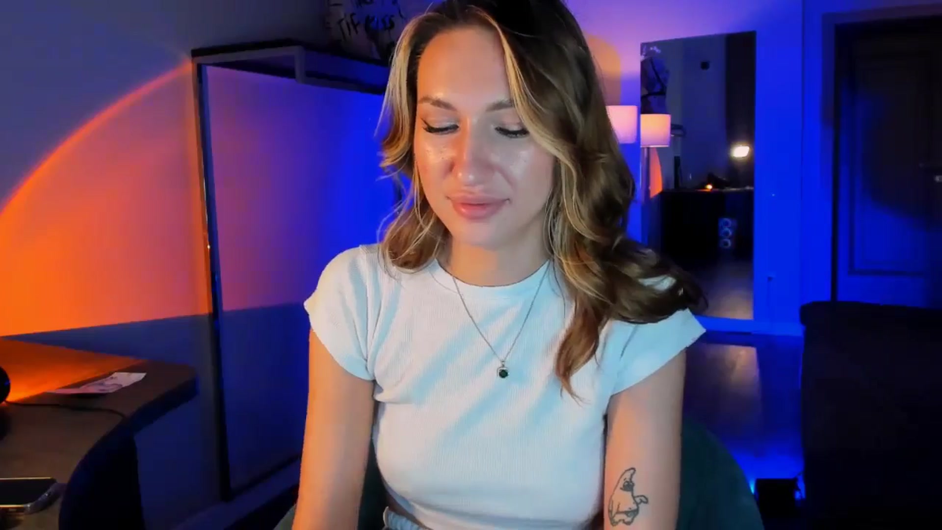 Gallery image thumbnail from LovelyGin's myfreecams stream on, 11/18/2025, 16:42 image 7 of 20