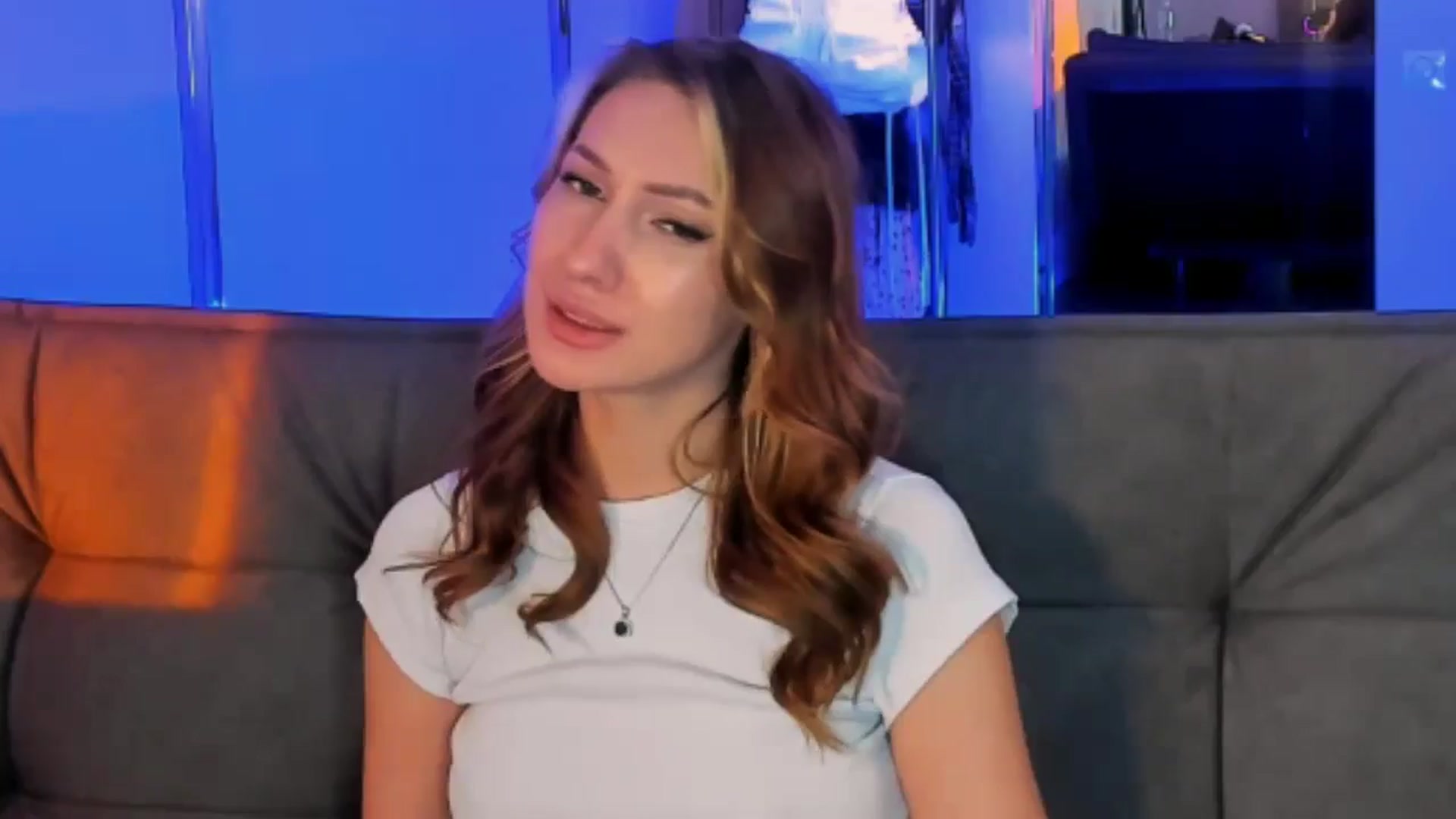 Gallery image thumbnail from LovelyGin's myfreecams stream on, 11/18/2025, 19:11 image 14 of 20